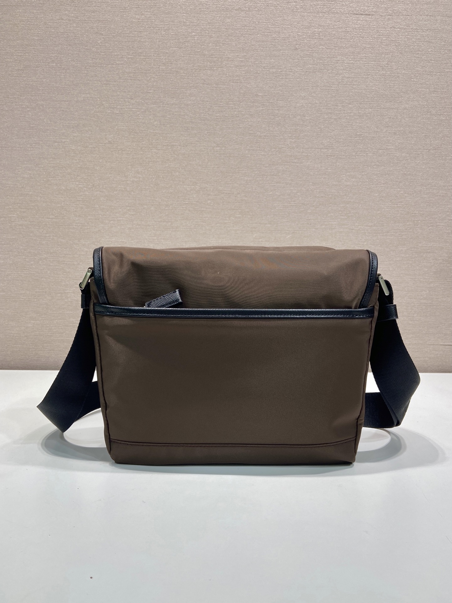 普拉达 PRADA Re-Nylon  复古三角形 邮差包 单肩包 斜挎包 棕色F0 2VD066_2DMG_F0038_V_OOM