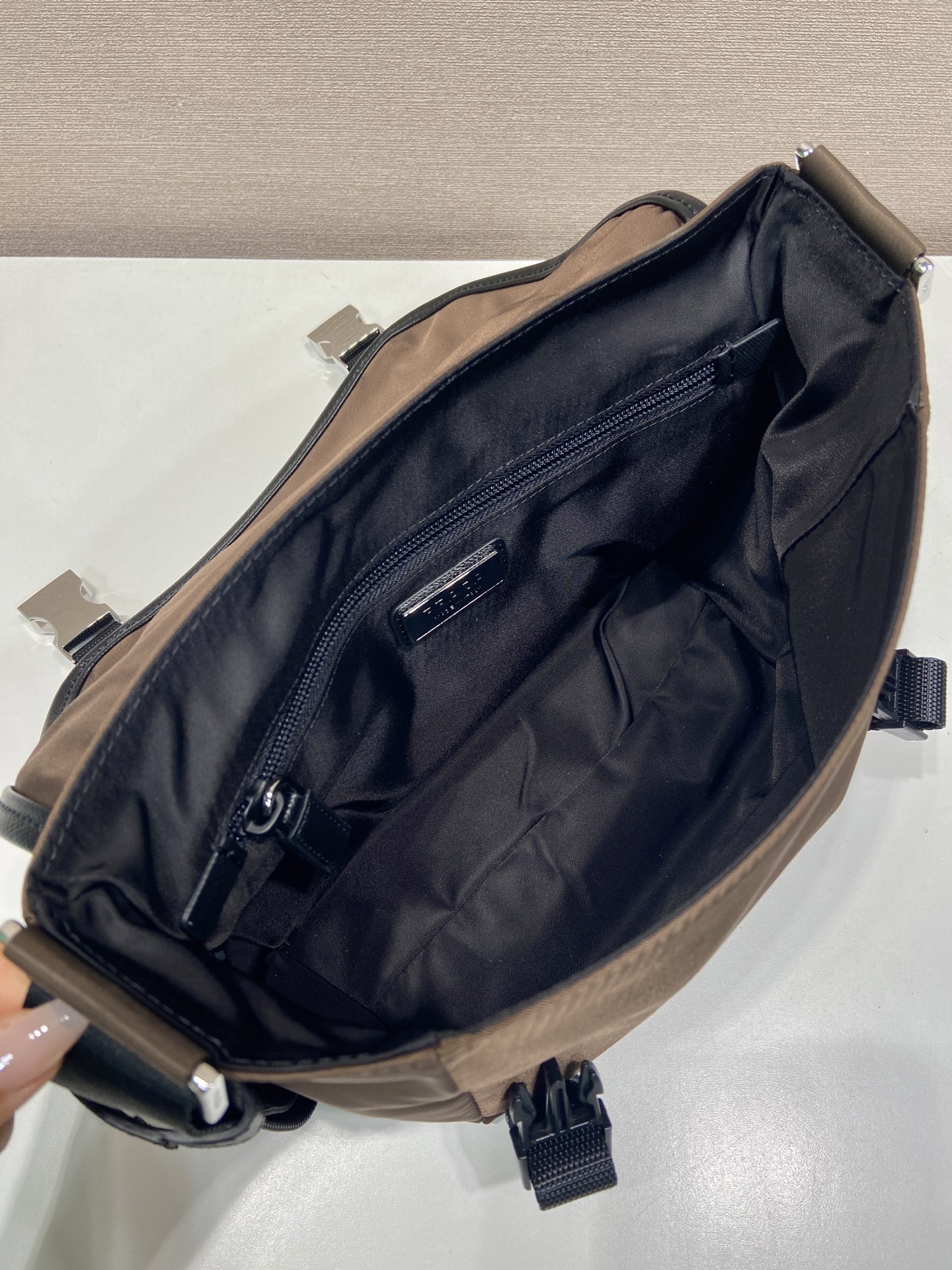普拉达 PRADA Re-Nylon  复古三角形 邮差包 单肩包 斜挎包 棕色F0 2VD066_2DMG_F0038_V_OOM