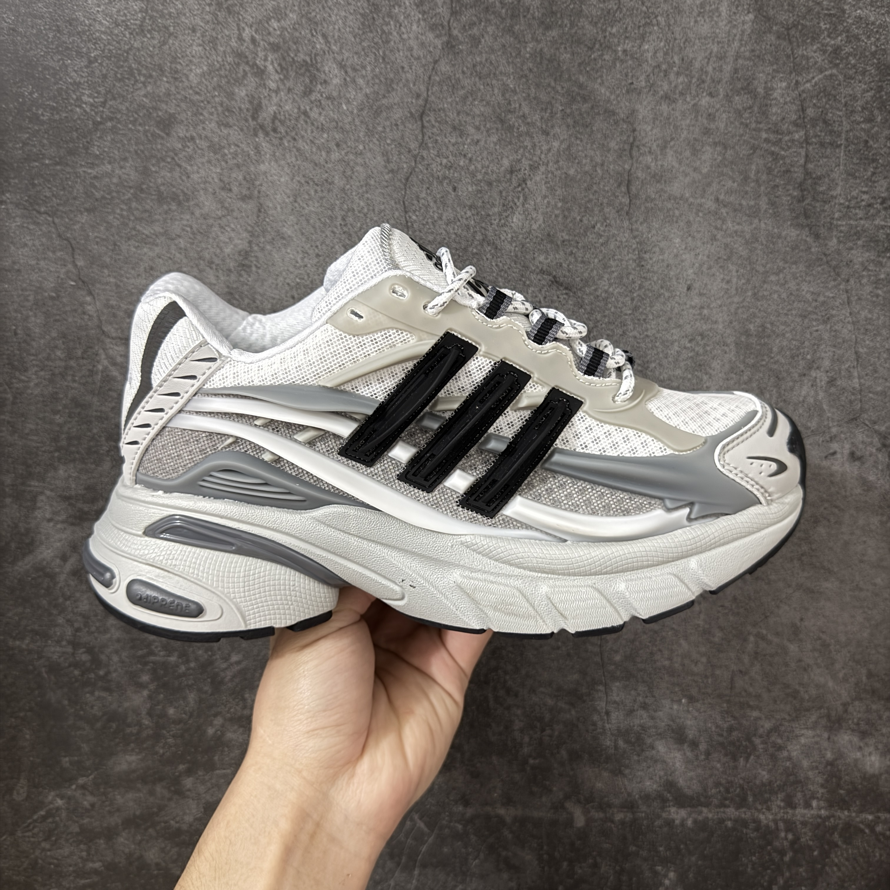 pharrell williams x adidas Adistar Jellyfish 水母鞋舒适时尚防滑透气  低帮老爹鞋 男女同款 银白 JP9265