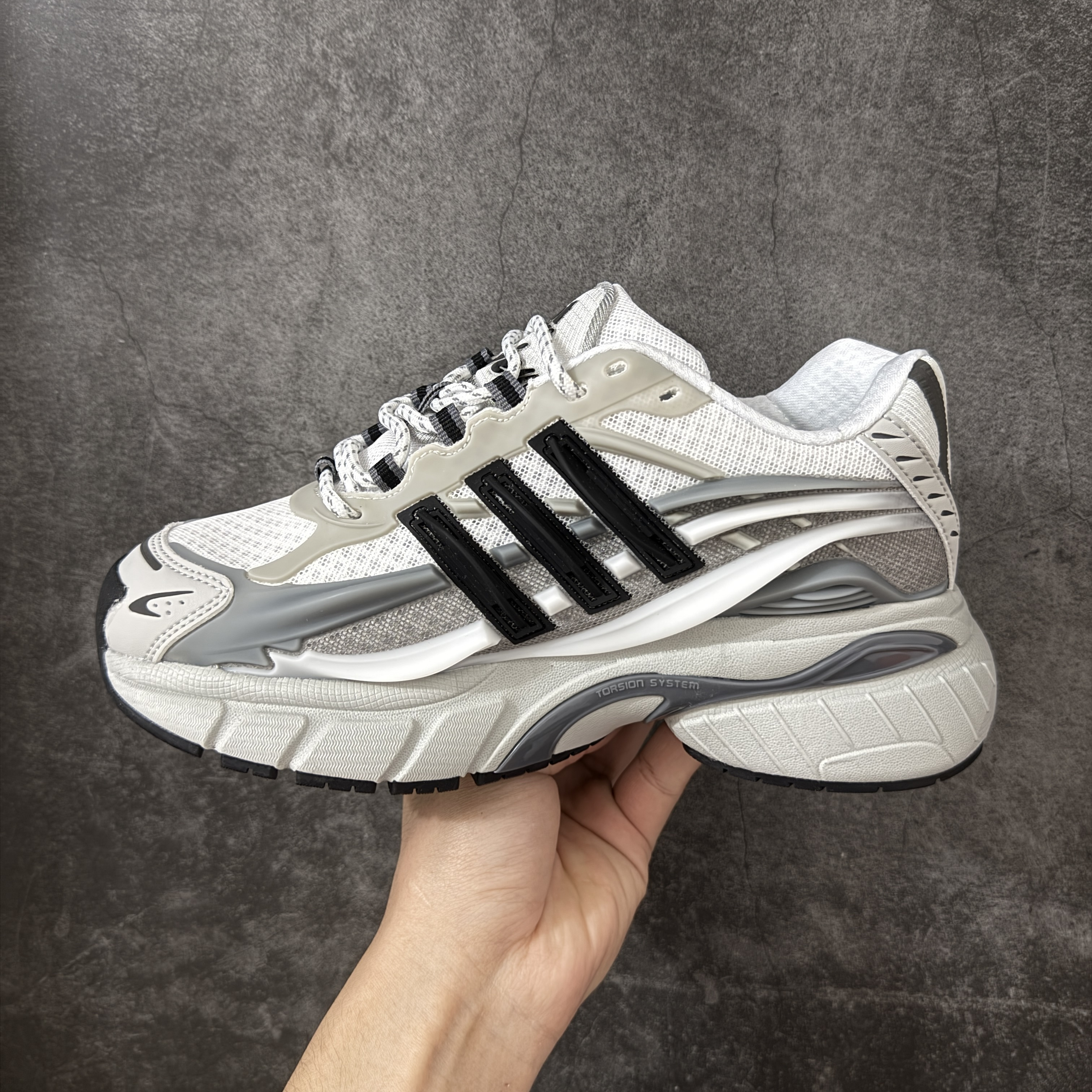 pharrell williams x adidas Adistar Jellyfish 水母鞋舒适时尚防滑透气  低帮老爹鞋 男女同款 银白 JP9265
