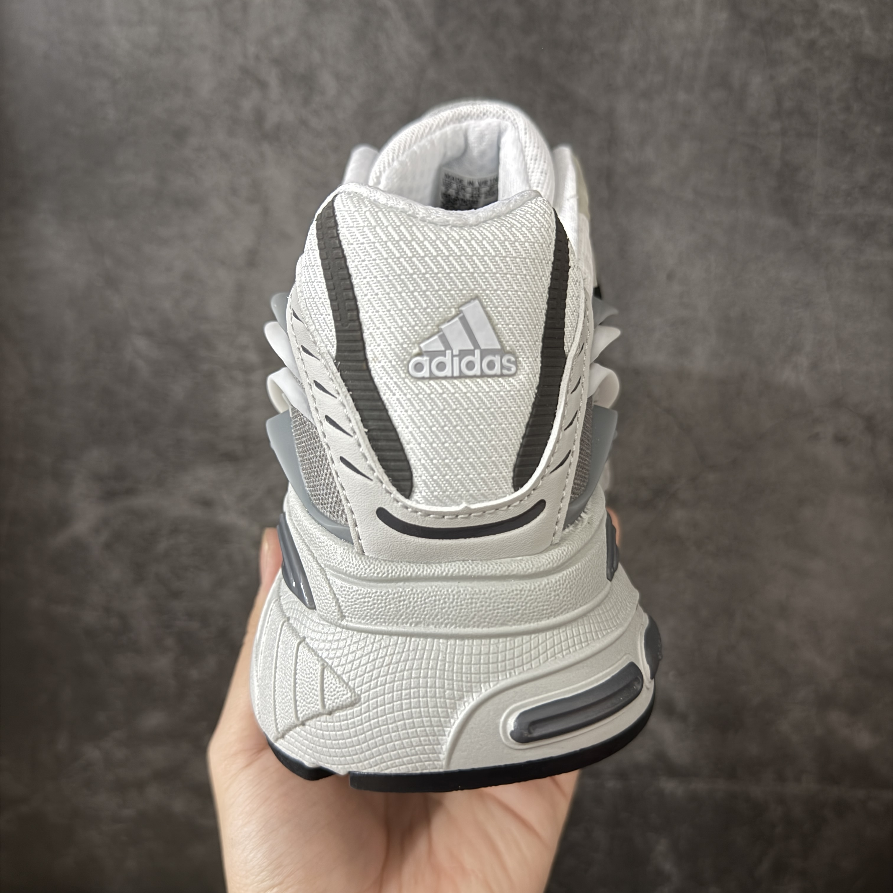 pharrell williams x adidas Adistar Jellyfish 水母鞋舒适时尚防滑透气  低帮老爹鞋 男女同款 银白 JP9265