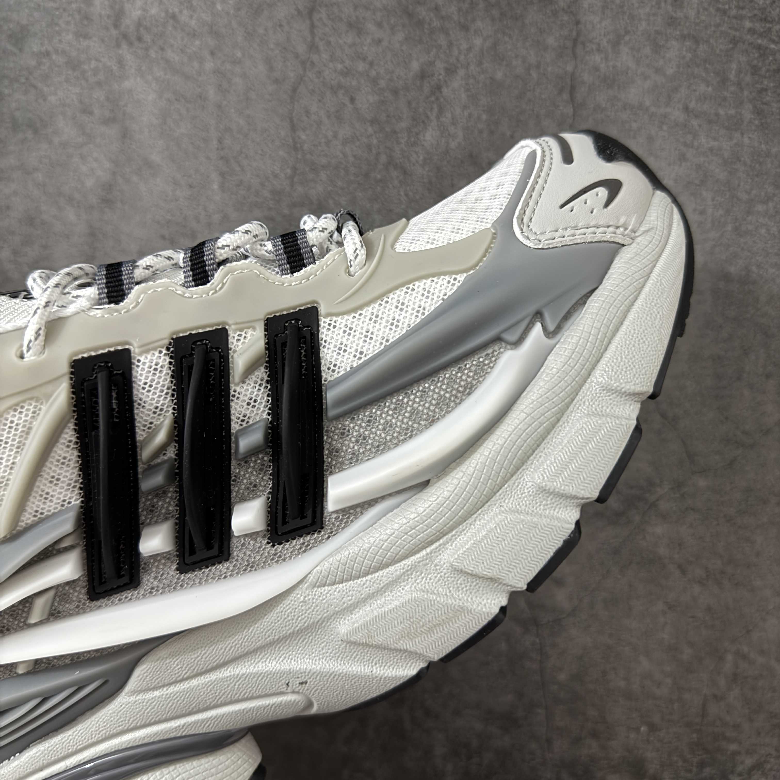 pharrell williams x adidas Adistar Jellyfish 水母鞋舒适时尚防滑透气  低帮老爹鞋 男女同款 银白 JP9265