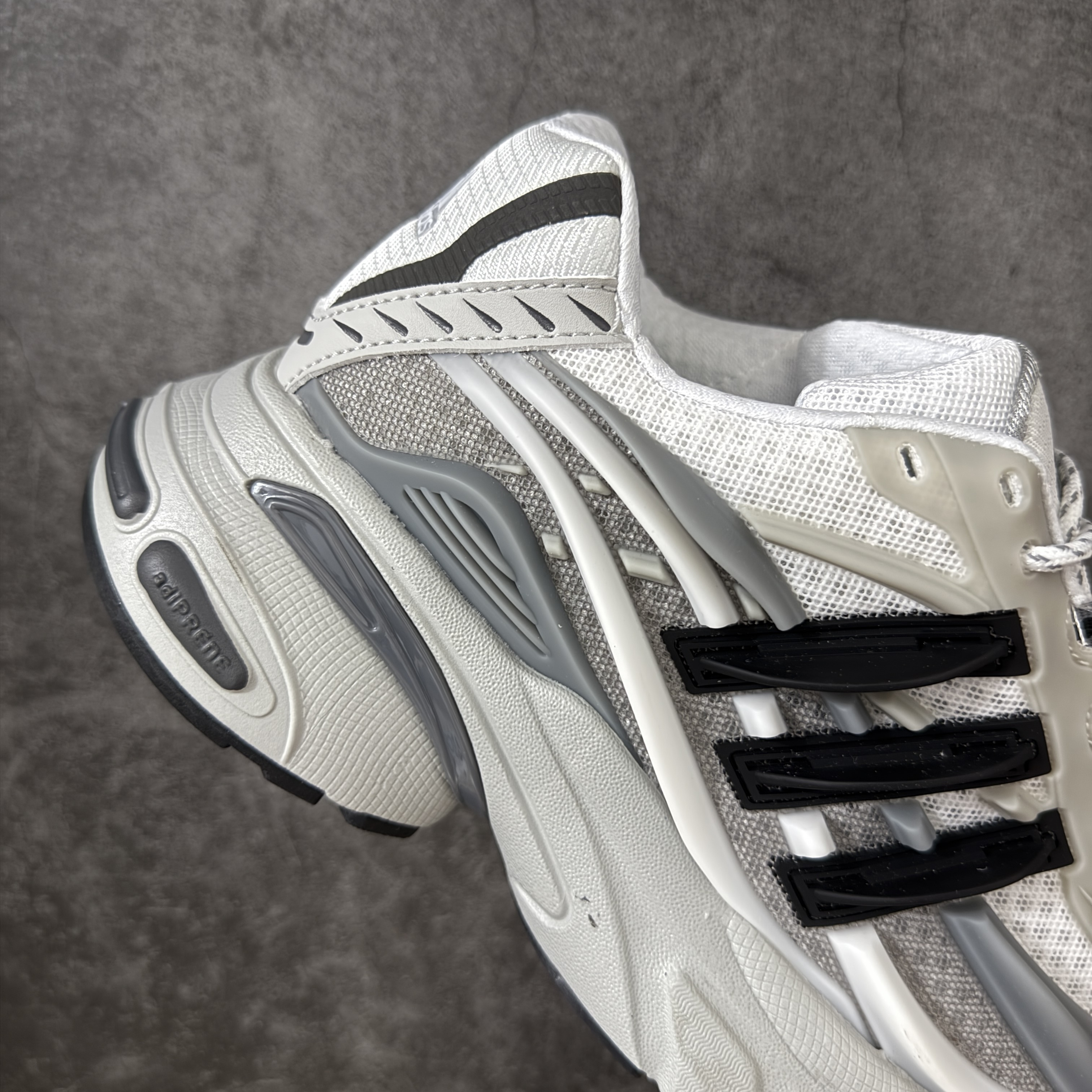 pharrell williams x adidas Adistar Jellyfish 水母鞋舒适时尚防滑透气  低帮老爹鞋 男女同款 银白 JP9265