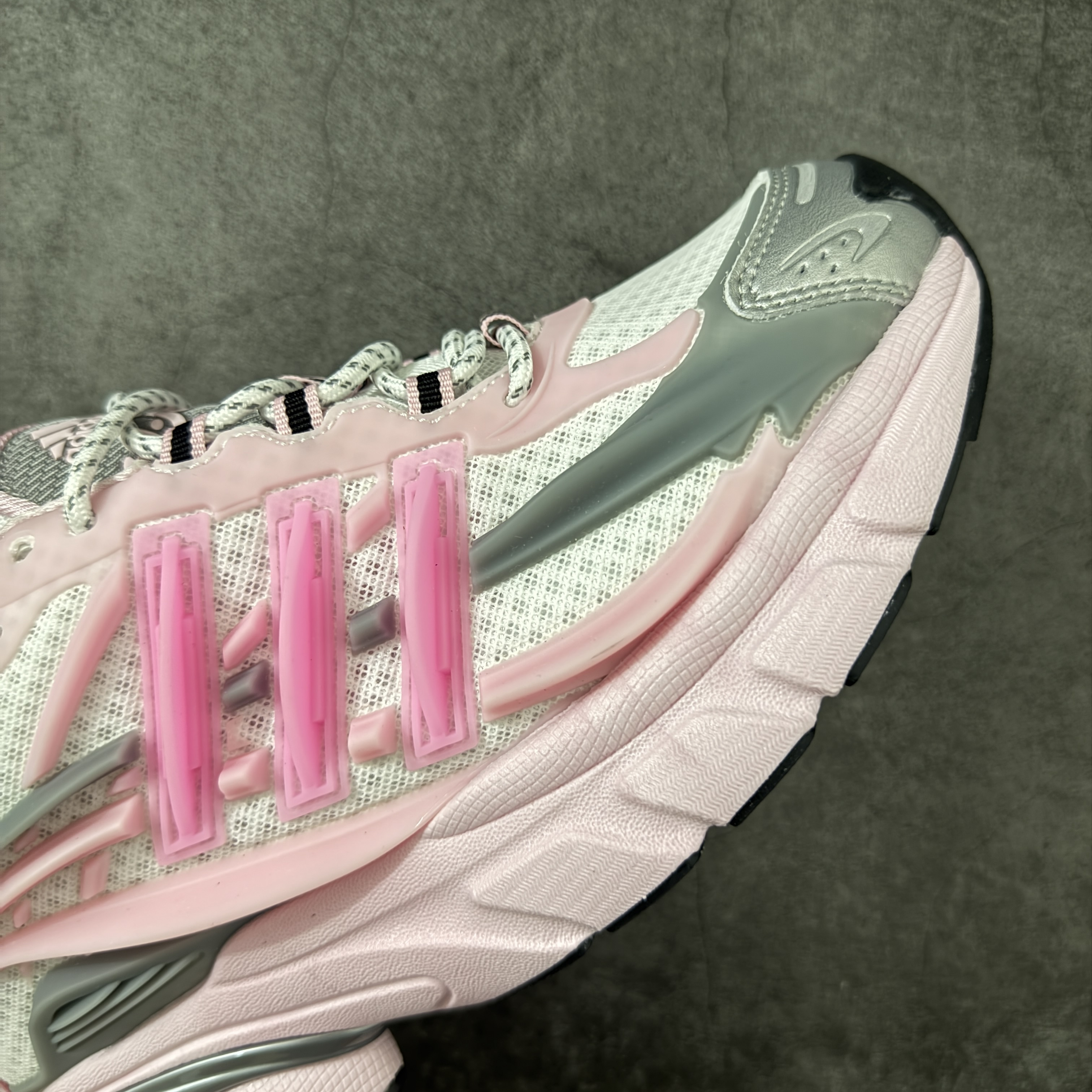 pharrell williams x adidas Adistar Jellyfish 水母鞋舒适时尚防滑透气  低帮老爹鞋 男女同款 粉色