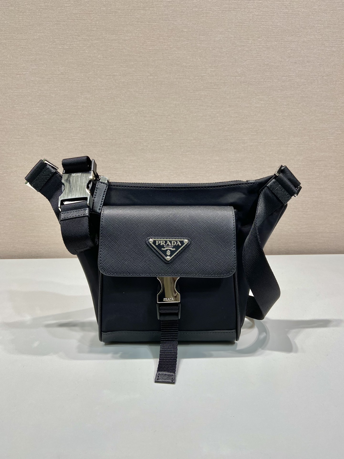 普拉达 PRADA Re-Nylon 尼龙 邮差包 单肩包 斜挎包  C0 2VH160_2DMH_F0002_V_OOO
