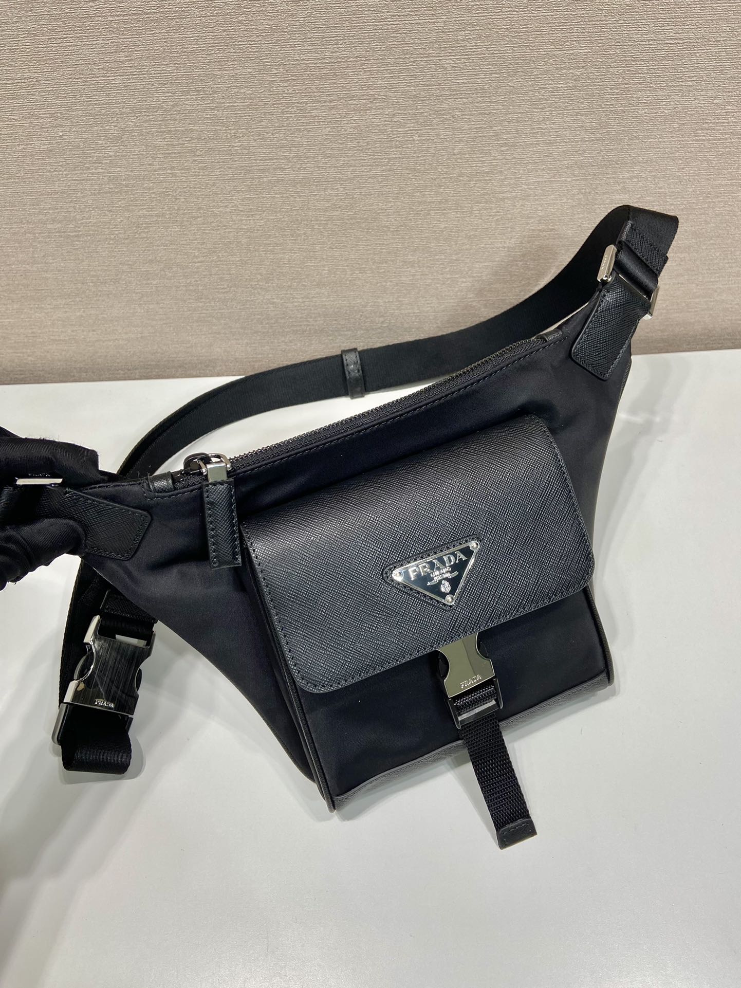 普拉达 PRADA Re-Nylon 尼龙 邮差包 单肩包 斜挎包  C0 2VH160_2DMH_F0002_V_OOO