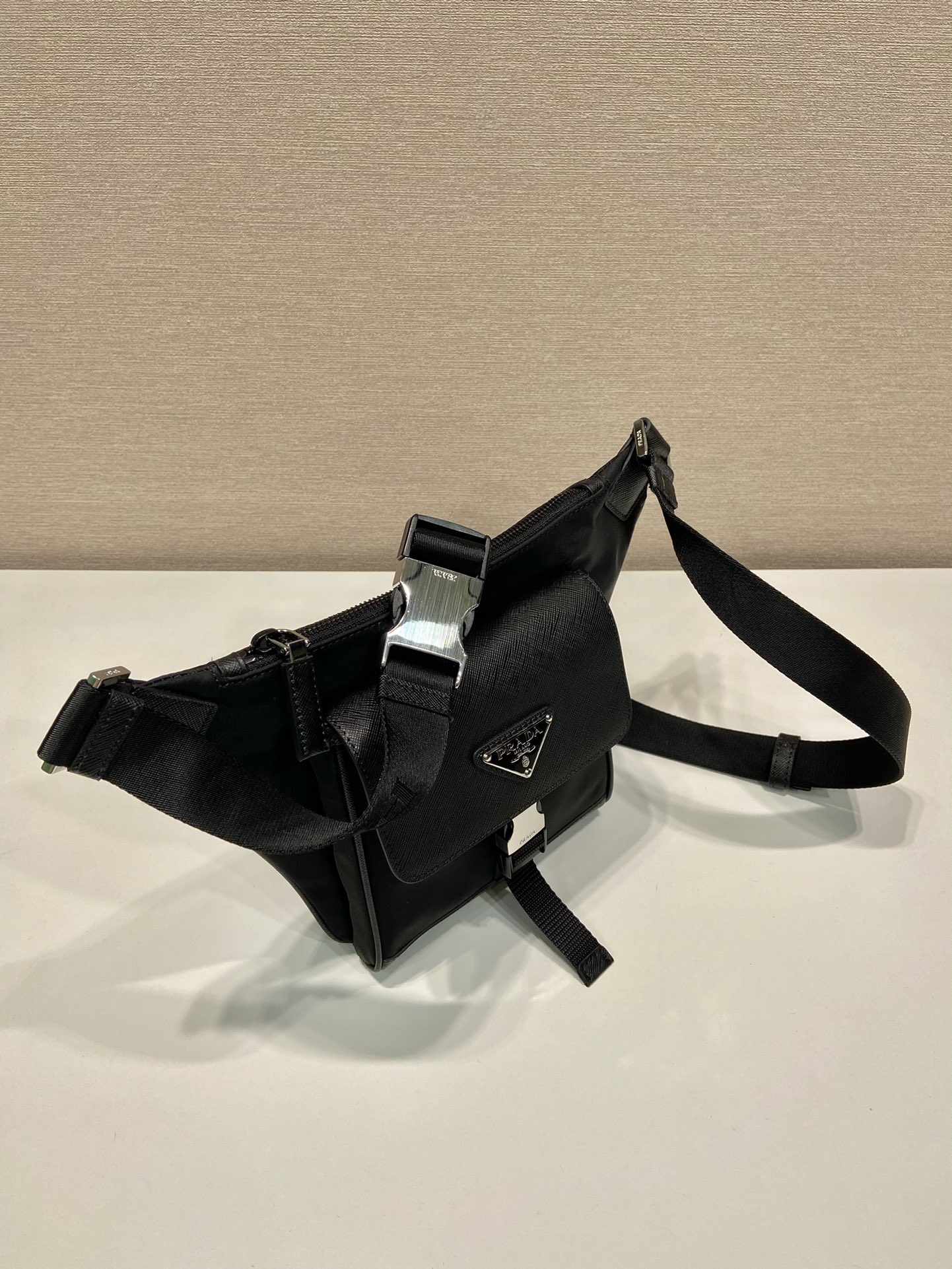 普拉达 PRADA Re-Nylon 尼龙 邮差包 单肩包 斜挎包  C0 2VH160_2DMH_F0002_V_OOO
