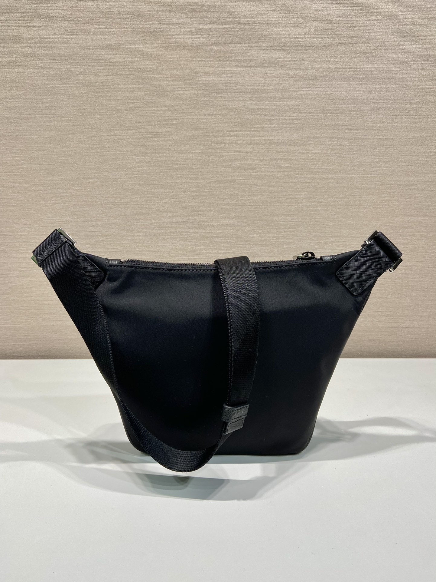 普拉达 PRADA Re-Nylon 尼龙 邮差包 单肩包 斜挎包  C0 2VH160_2DMH_F0002_V_OOO