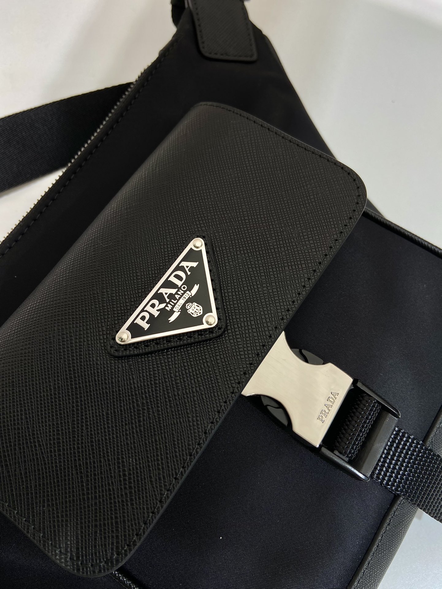 普拉达 PRADA Re-Nylon 尼龙 邮差包 单肩包 斜挎包  C0 2VH160_2DMH_F0002_V_OOO
