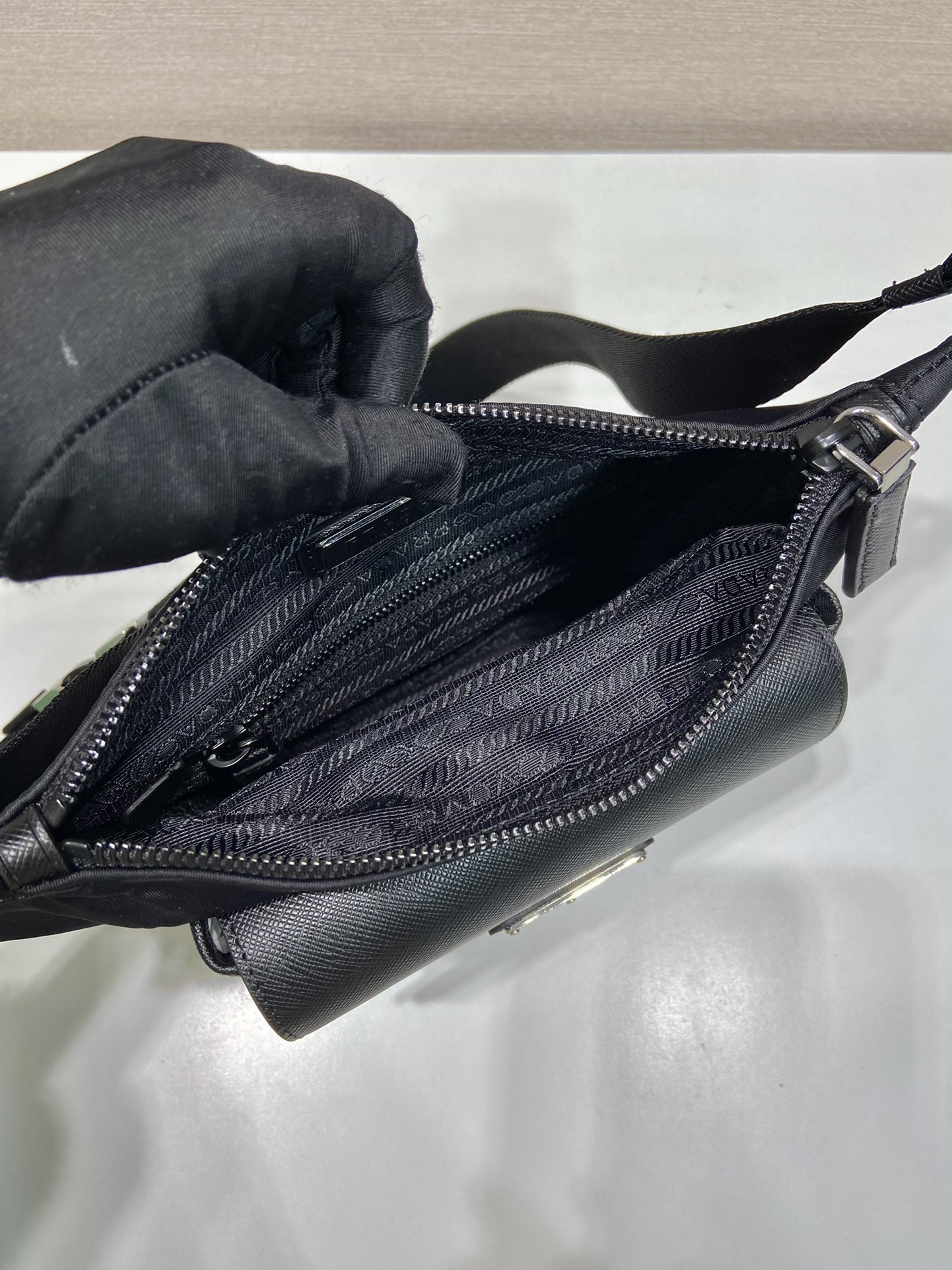 普拉达 PRADA Re-Nylon 尼龙 邮差包 单肩包 斜挎包  C0 2VH160_2DMH_F0002_V_OOO