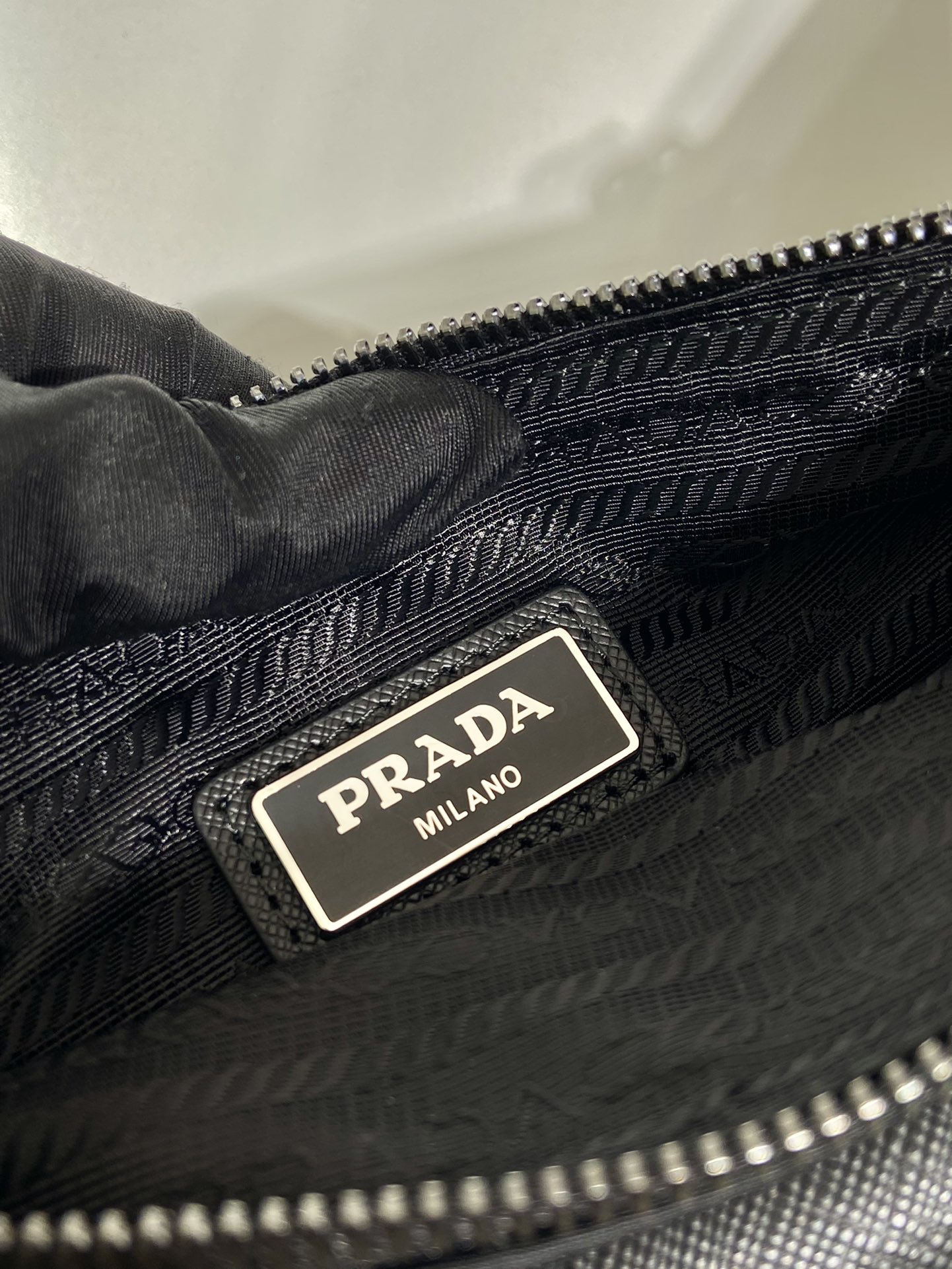 普拉达 PRADA Re-Nylon 尼龙 邮差包 单肩包 斜挎包  C0 2VH160_2DMH_F0002_V_OOO