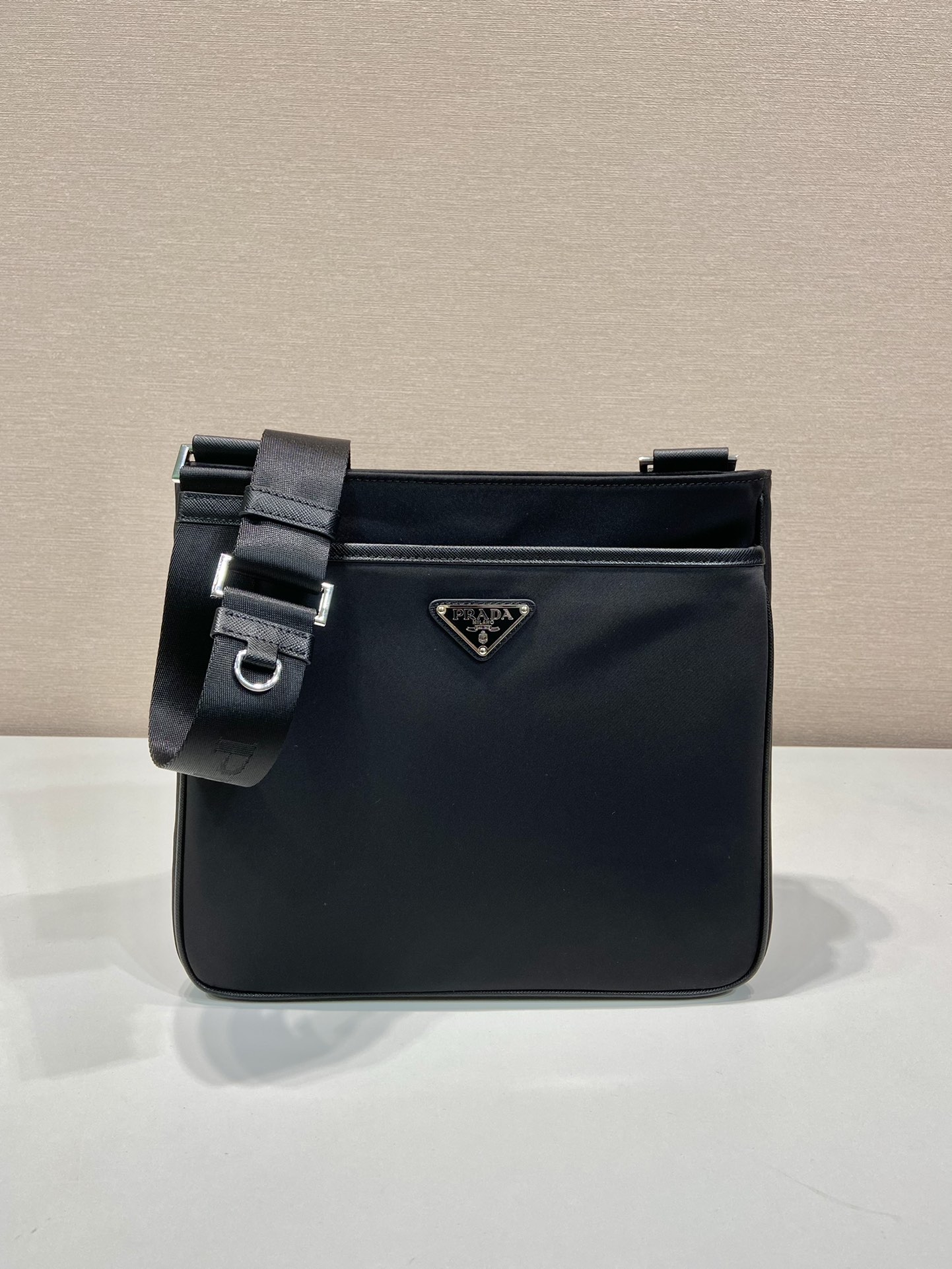 普拉达 PRADA Re-Nylon 三角标尼龙  单肩包 斜挎包  E0 2VH118-2DMH-F0002-V-OOO
