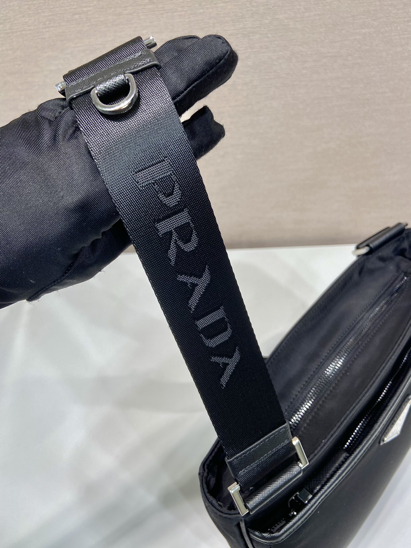普拉达 PRADA Re-Nylon 三角标尼龙  单肩包 斜挎包  E0 2VH118-2DMH-F0002-V-OOO