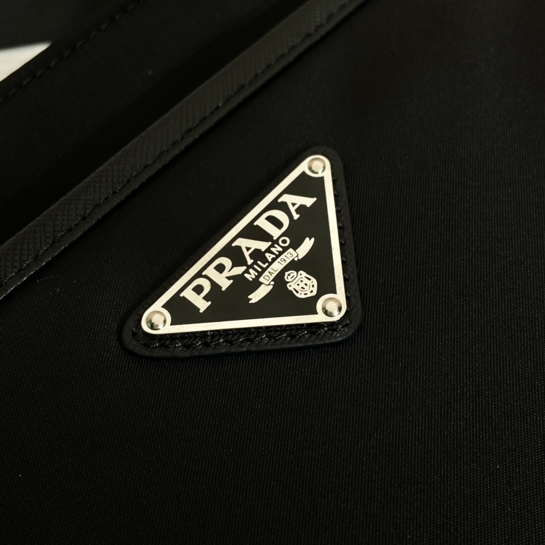 普拉达 PRADA Re-Nylon 三角标尼龙  单肩包 斜挎包  E0 2VH118-2DMH-F0002-V-OOO