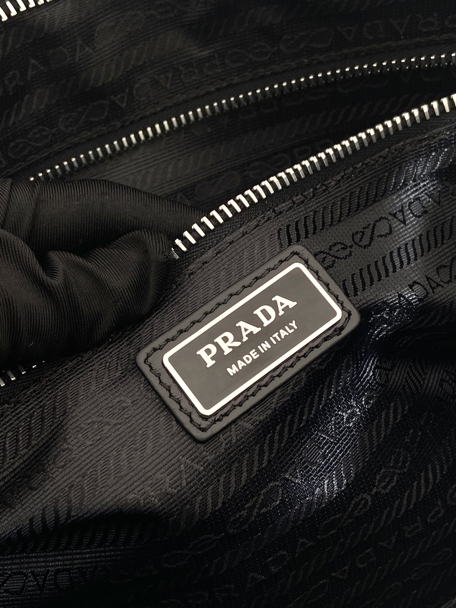 普拉达 PRADA Route 三角标 托特手提包 单肩包 F0 油蜡皮 黑色 2VG128