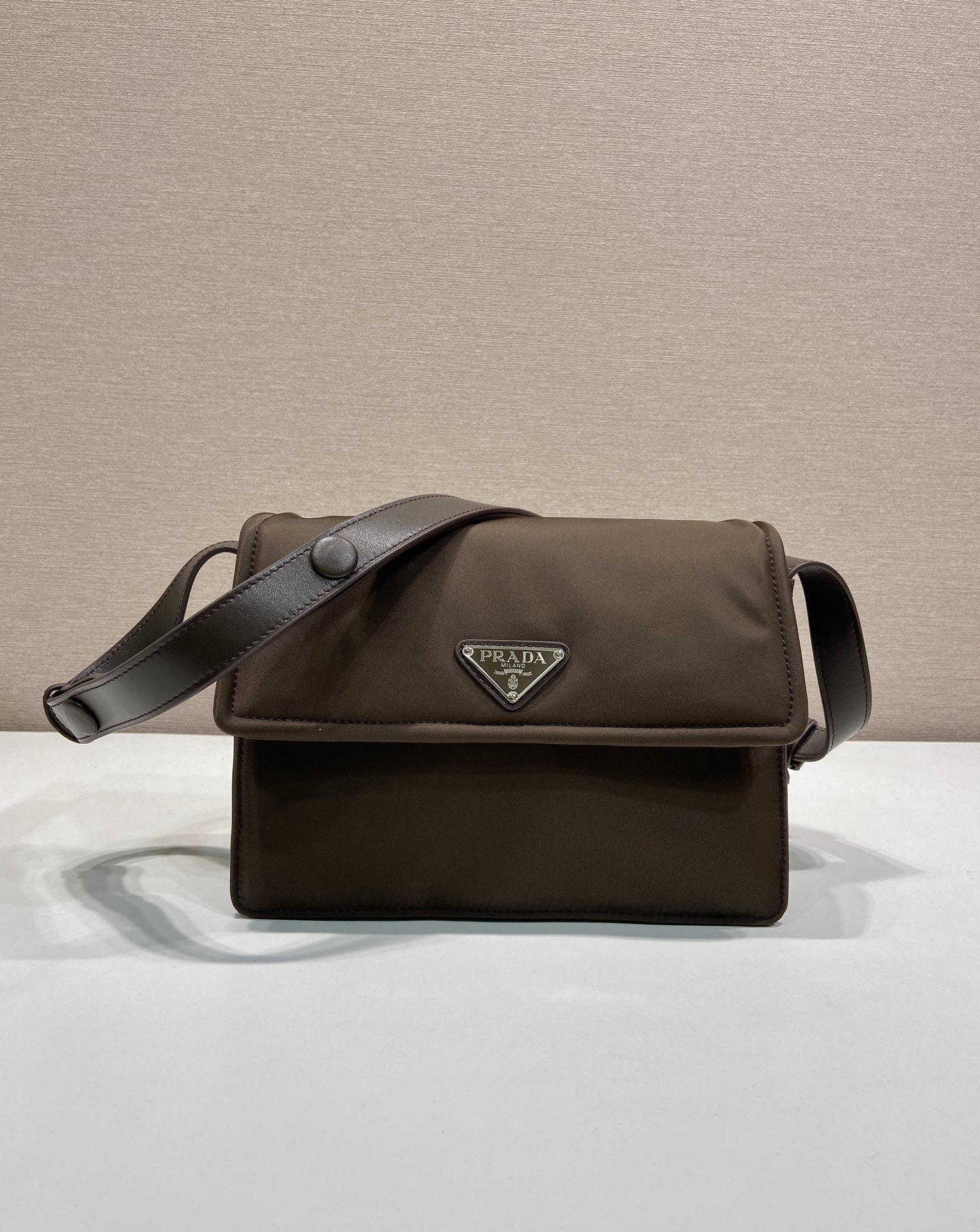 小号 普拉达 PRADA Re-Nylon三角标 托特手提包 单肩包 E0 棕色 1BD313_RDLN_F0038_V_OOO