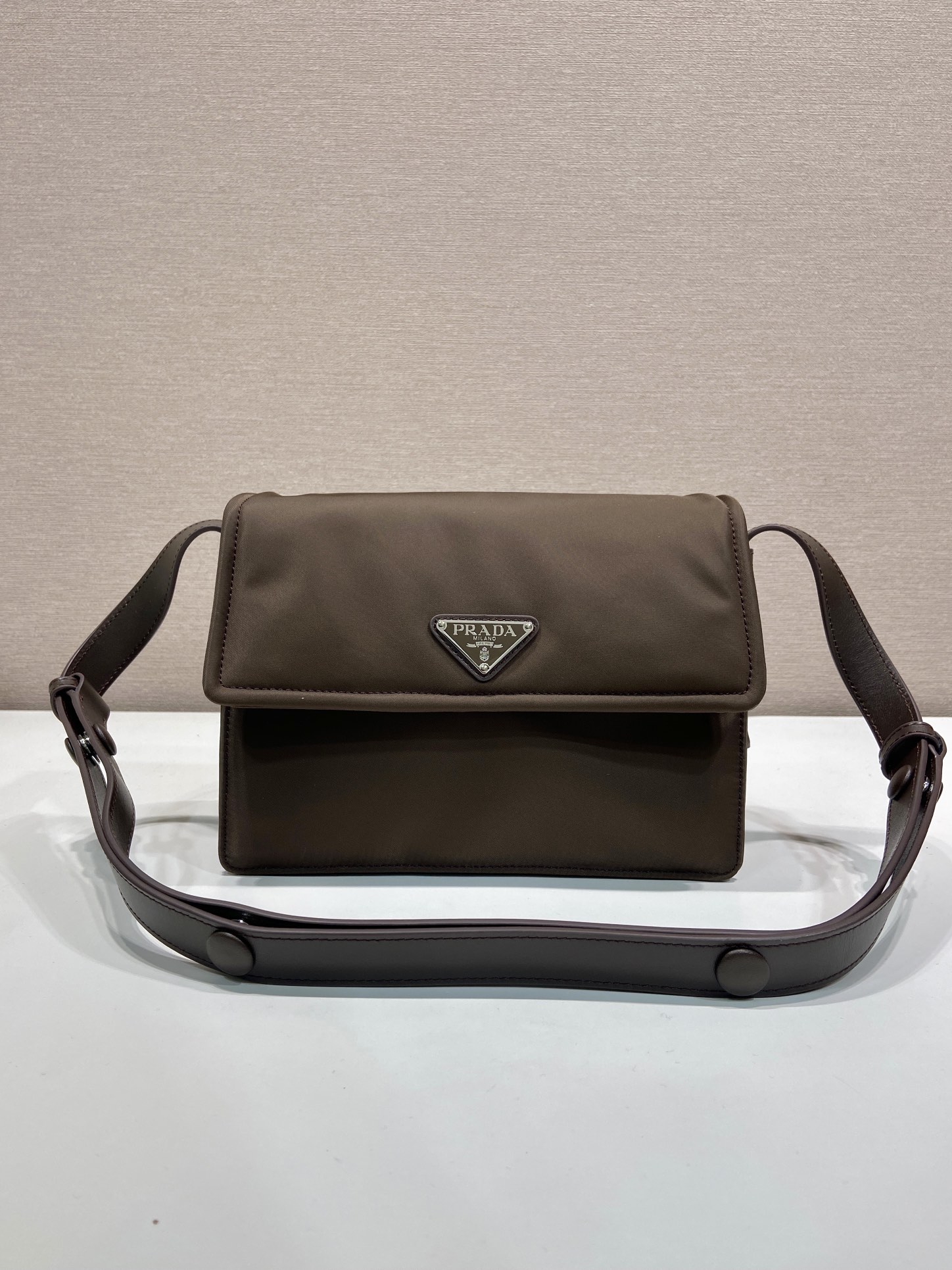 小号 普拉达 PRADA Re-Nylon三角标 托特手提包 单肩包 E0 棕色 1BD313_RDLN_F0038_V_OOO