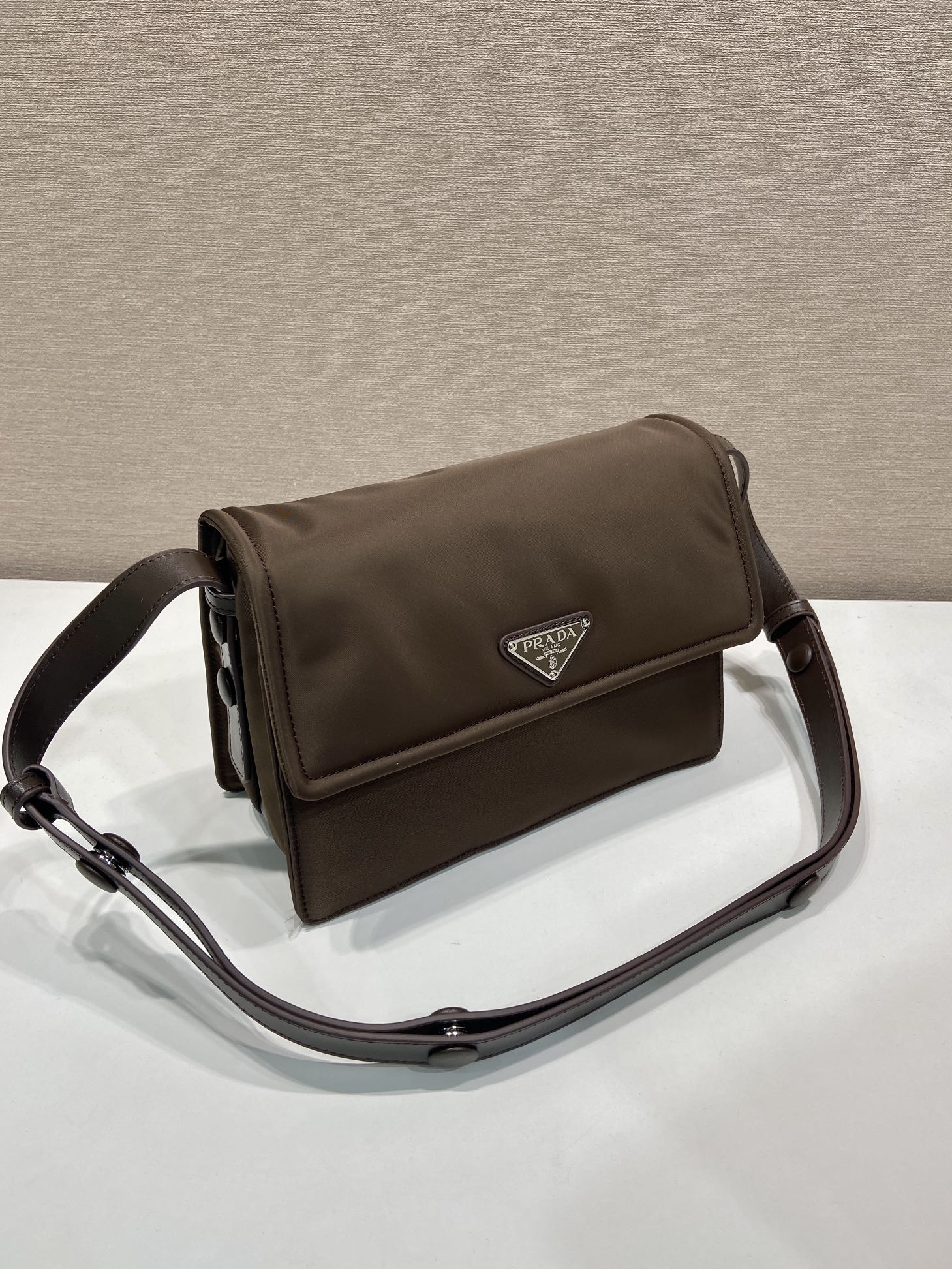 小号 普拉达 PRADA Re-Nylon三角标 托特手提包 单肩包 E0 棕色 1BD313_RDLN_F0038_V_OOO