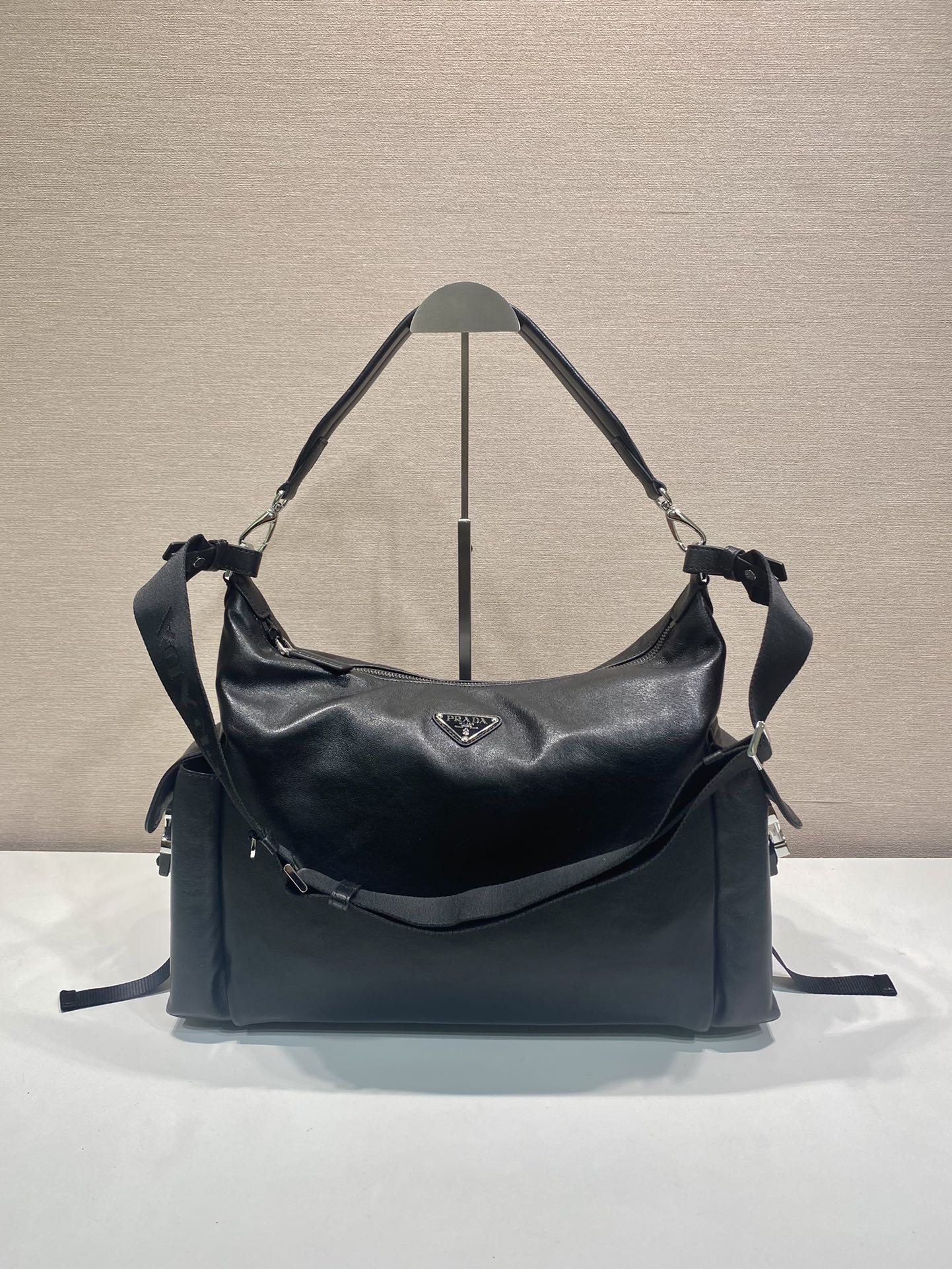 普拉达 PRADA  Explore 三角标 单肩手提包 牛皮 黑色 F0 2VH204_2HE8_F0002