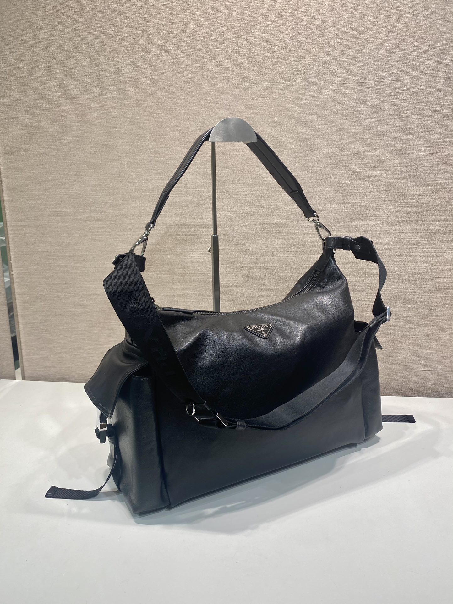 普拉达 PRADA  Explore 三角标 单肩手提包 牛皮 黑色 F0 2VH204_2HE8_F0002