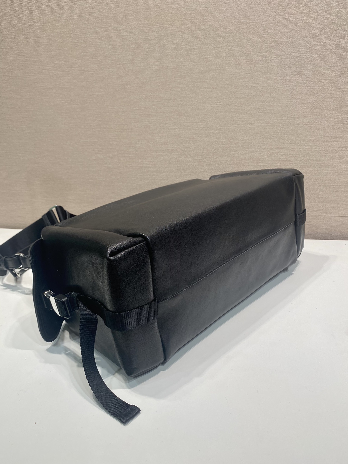 普拉达 PRADA  Explore 三角标 单肩手提包 牛皮 黑色 F0 2VH204_2HE8_F0002