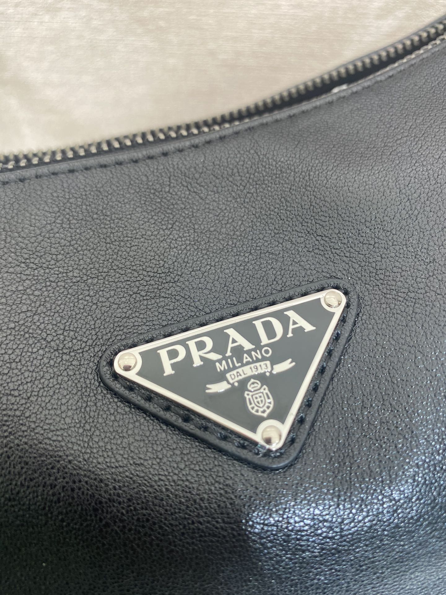 普拉达 PRADA  Explore 三角标 单肩手提包 牛皮 黑色 F0 2VH204_2HE8_F0002