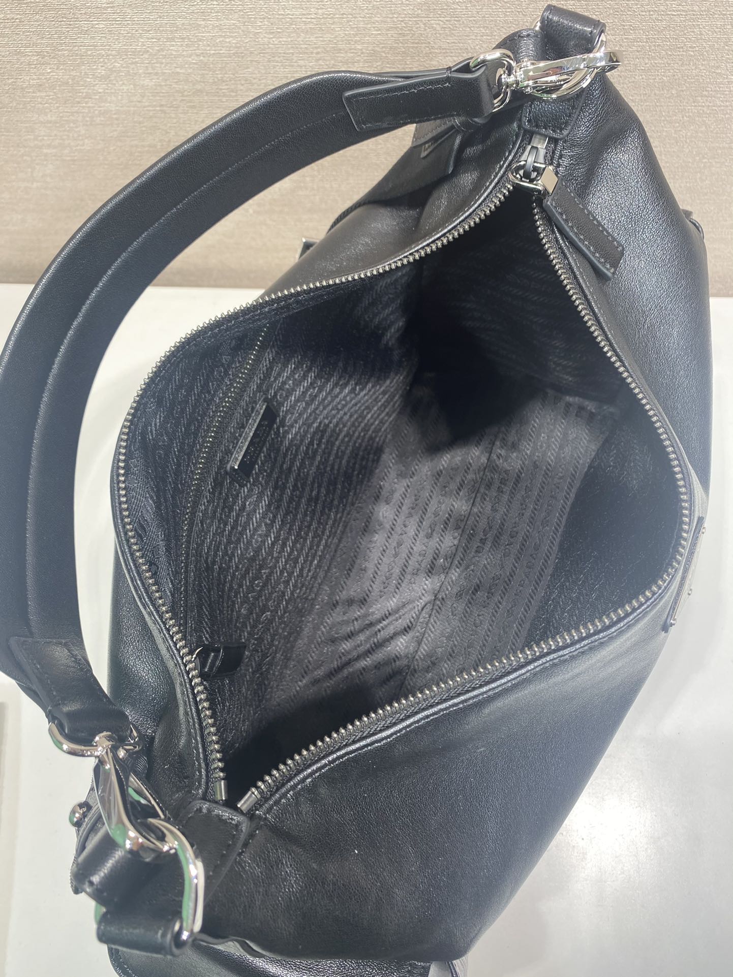 普拉达 PRADA  Explore 三角标 单肩手提包 牛皮 黑色 F0 2VH204_2HE8_F0002