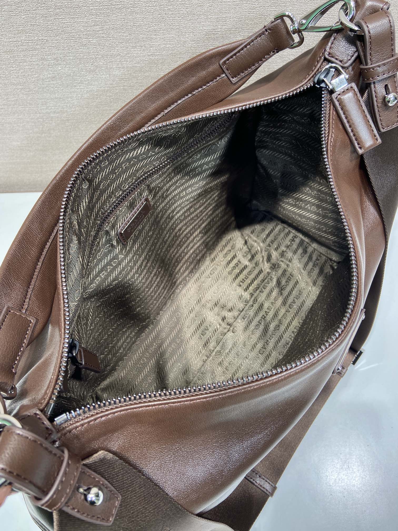 普拉达 PRADA  Explore 三角标 单肩手提包 牛皮 棕色 F0 2VH204_2HE8_F0201_V_OOO