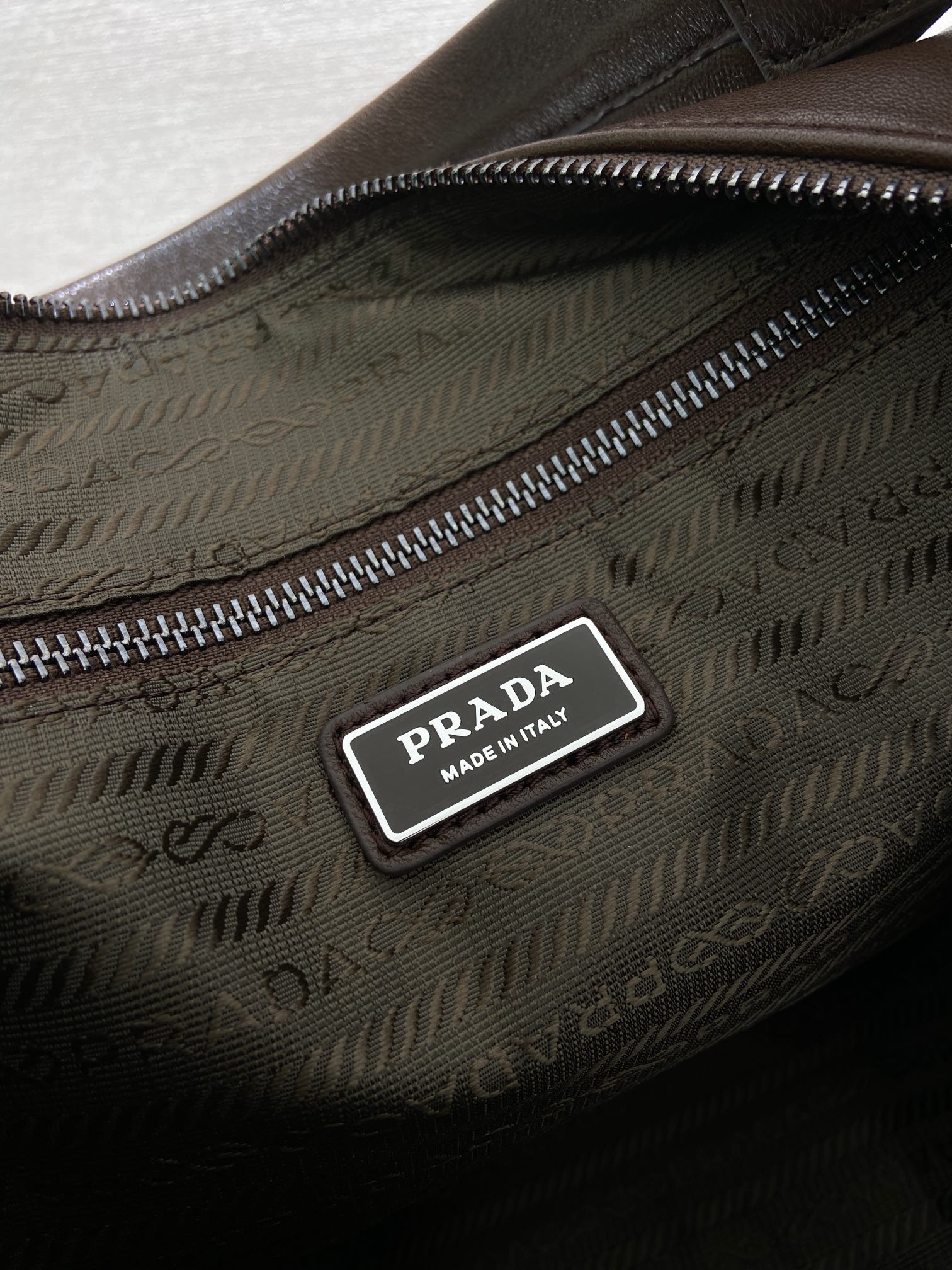 普拉达 PRADA  Explore 三角标 单肩手提包 牛皮 棕色 F0 2VH204_2HE8_F0201_V_OOO