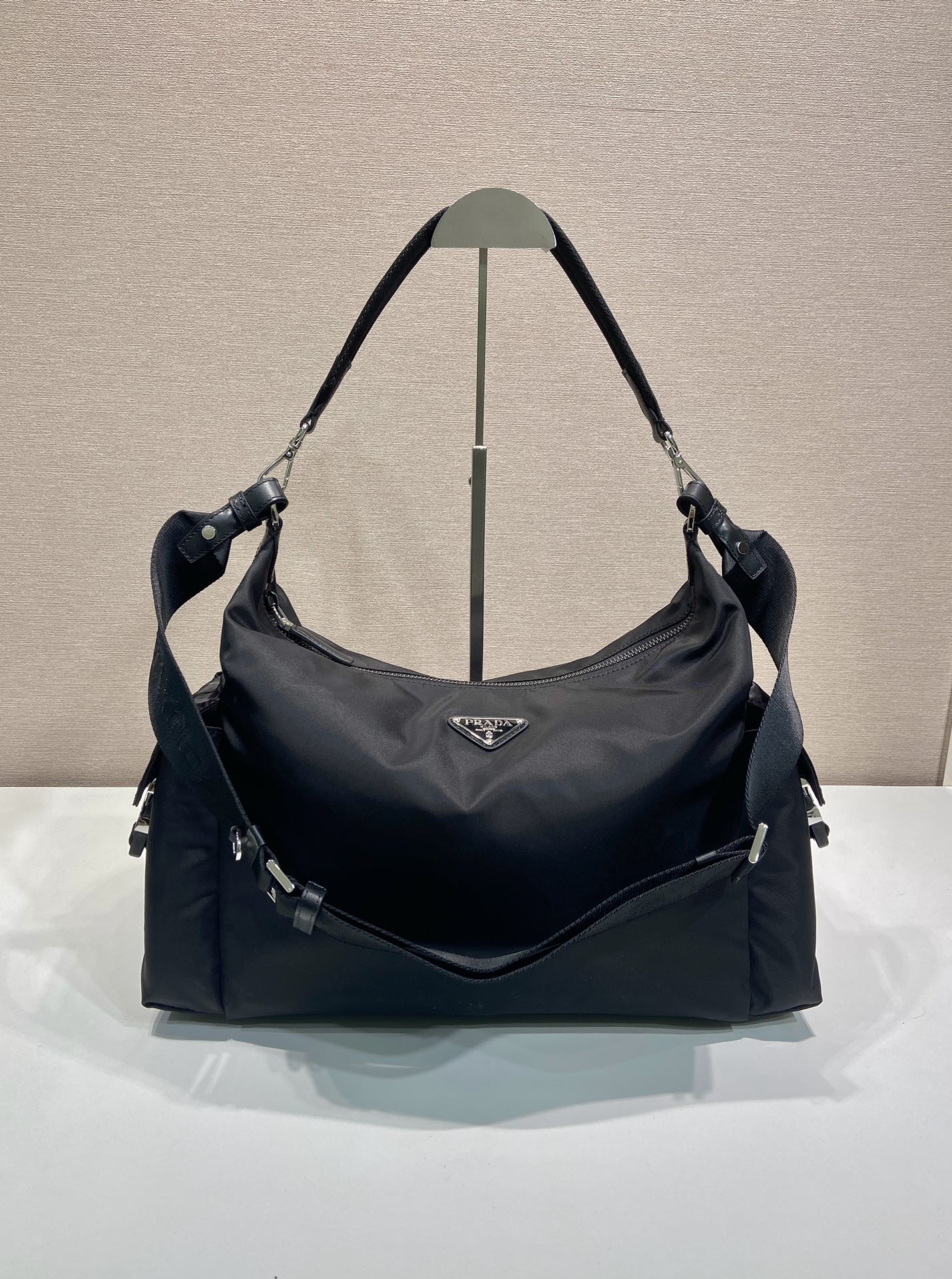 普拉达 PRADA  Explore 三角标 单肩手提包 尼龙 黑色 F0 2VH204_2DW3_F0002_V_OOO