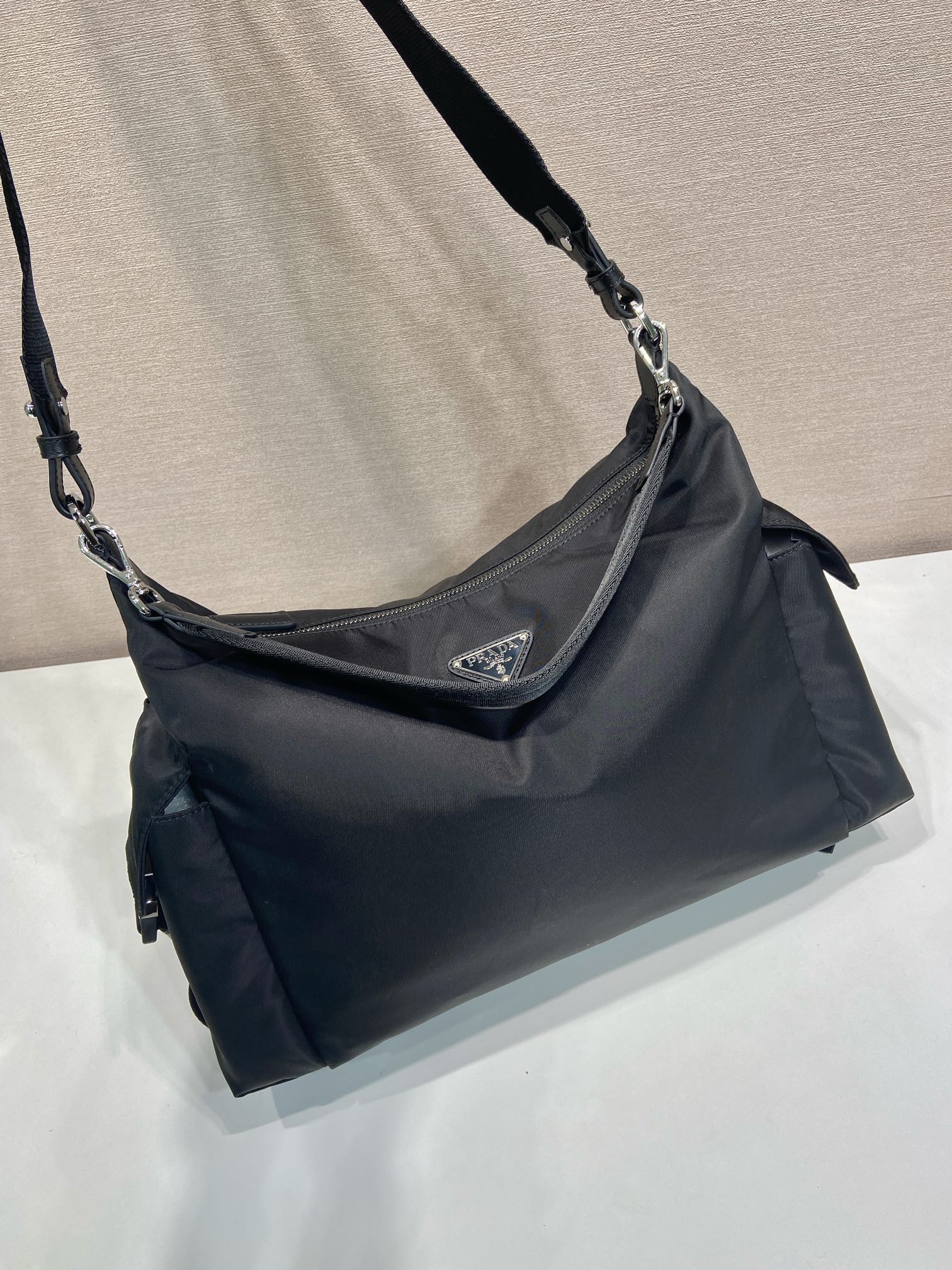 普拉达 PRADA  Explore 三角标 单肩手提包 尼龙 黑色 F0 2VH204_2DW3_F0002_V_OOO