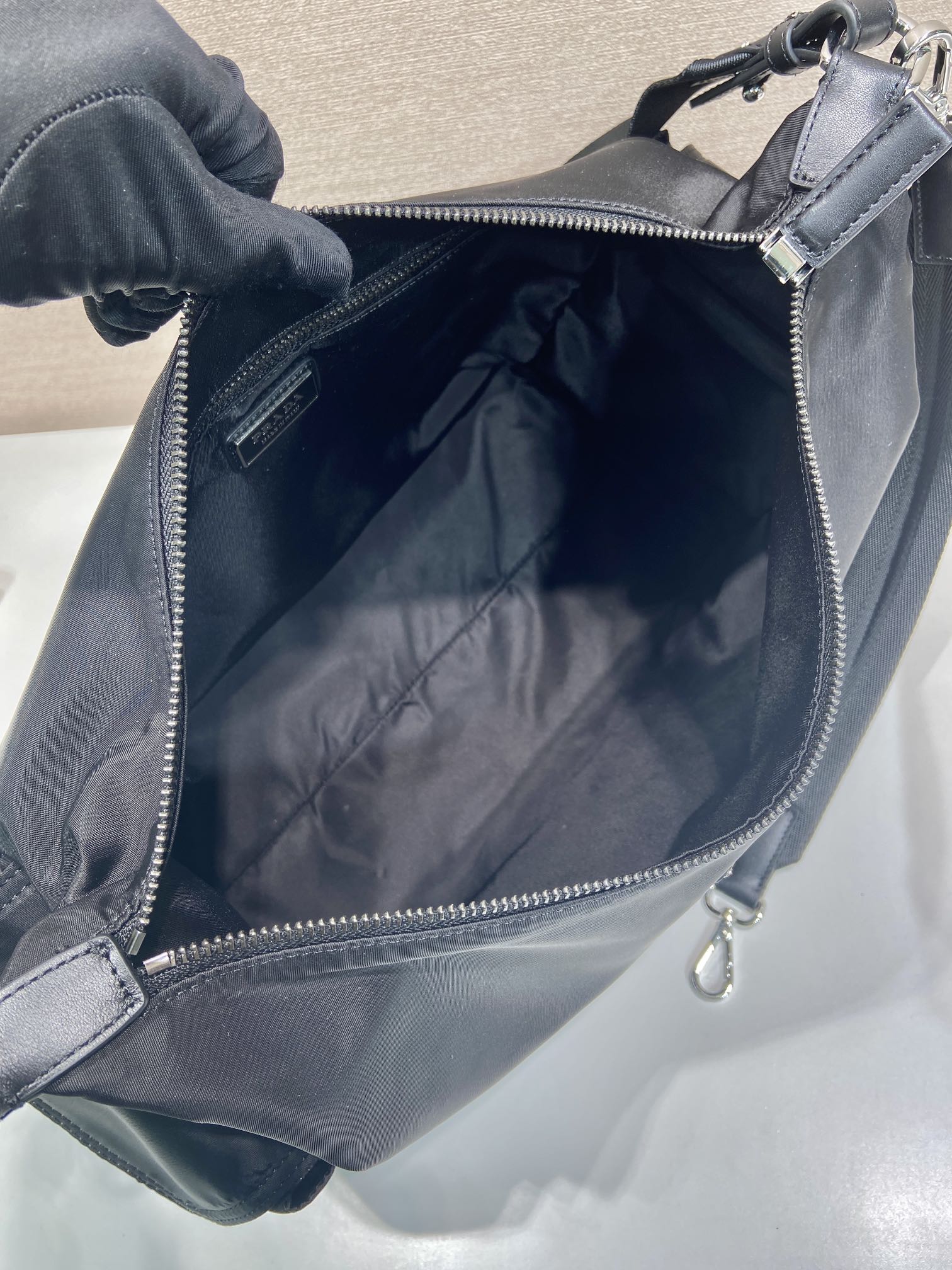 普拉达 PRADA  Explore 三角标 单肩手提包 尼龙 黑色 F0 2VH204_2DW3_F0002_V_OOO