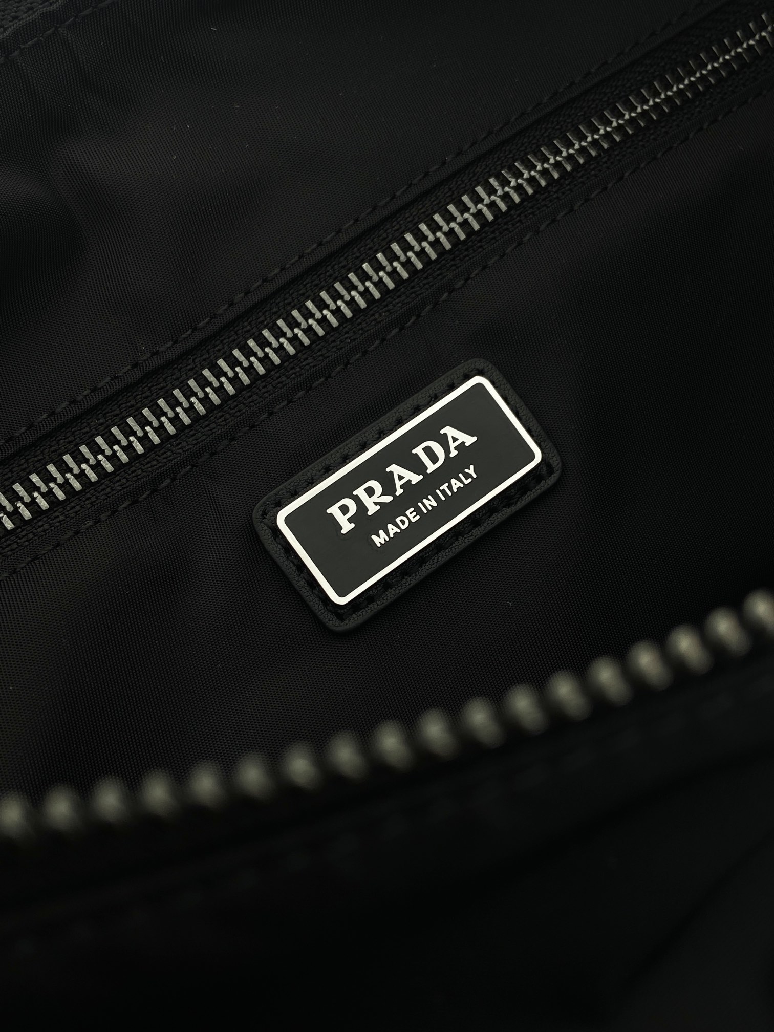 普拉达 PRADA  Explore 三角标 单肩手提包 尼龙 黑色 F0 2VH204_2DW3_F0002_V_OOO