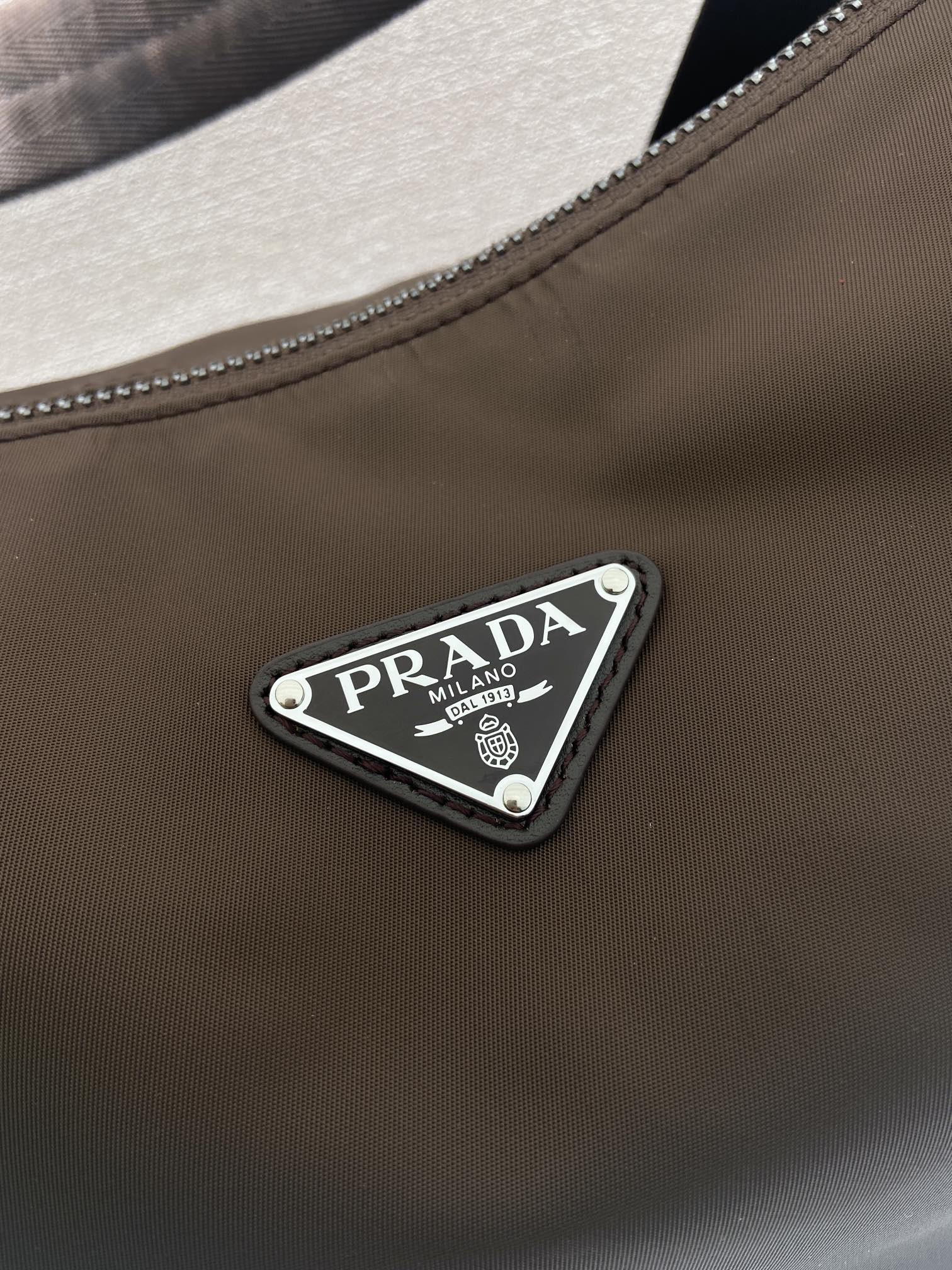 普拉达 PRADA  Explore 三角标 单肩手提包 尼龙 焦褐色 F0 2VH204_2DW3_F0038_V_OOO