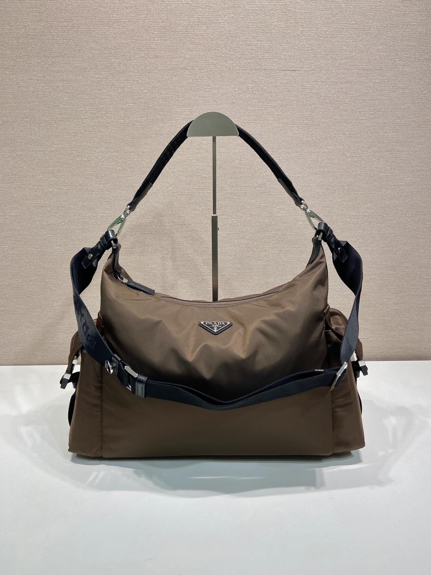 普拉达 PRADA  Explore 三角标 单肩手提包 尼龙 焦褐色 黑带 F02VH204_2DW3_F0038_V_OOO