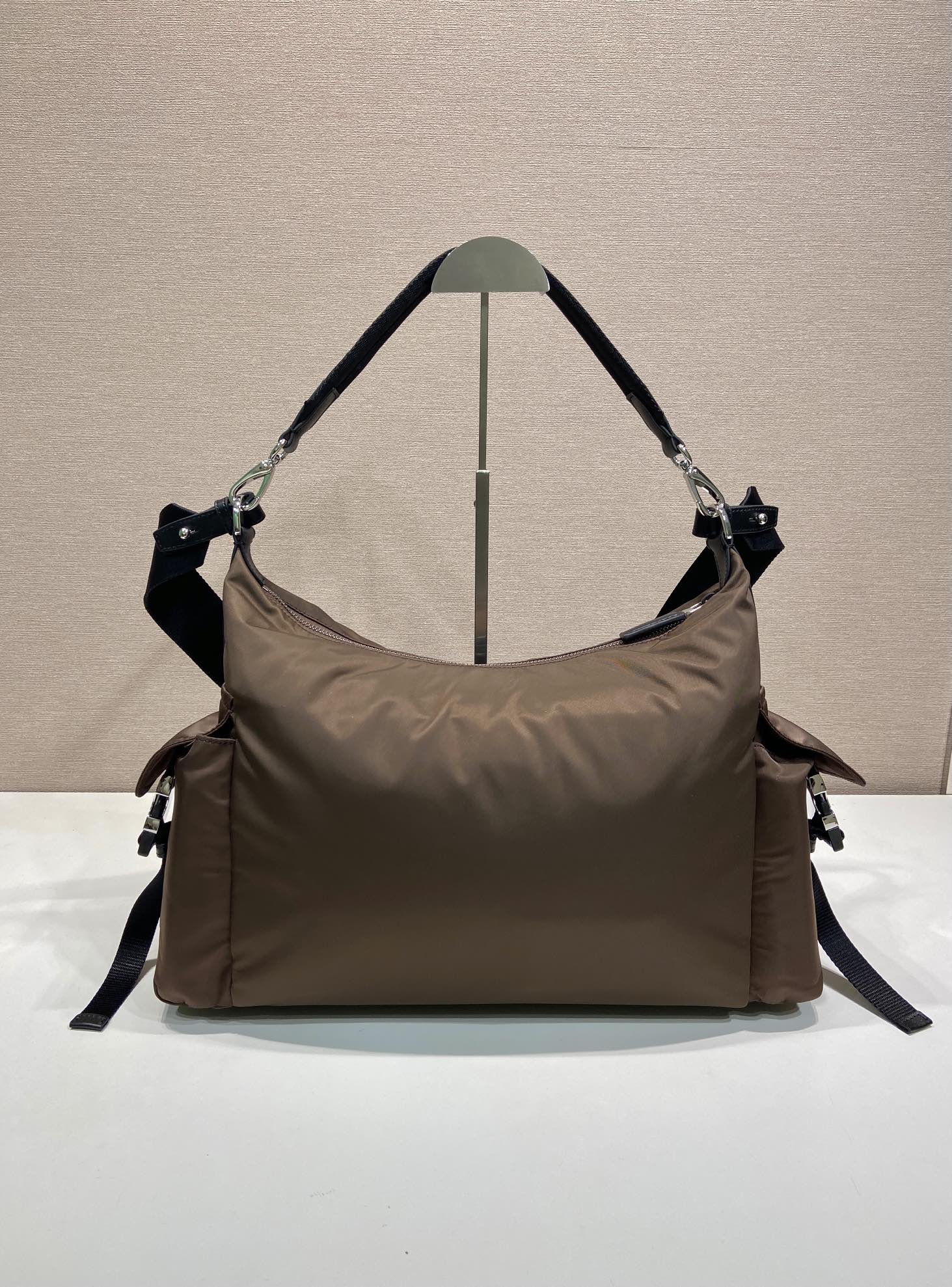 普拉达 PRADA  Explore 三角标 单肩手提包 尼龙 焦褐色 黑带 F02VH204_2DW3_F0038_V_OOO
