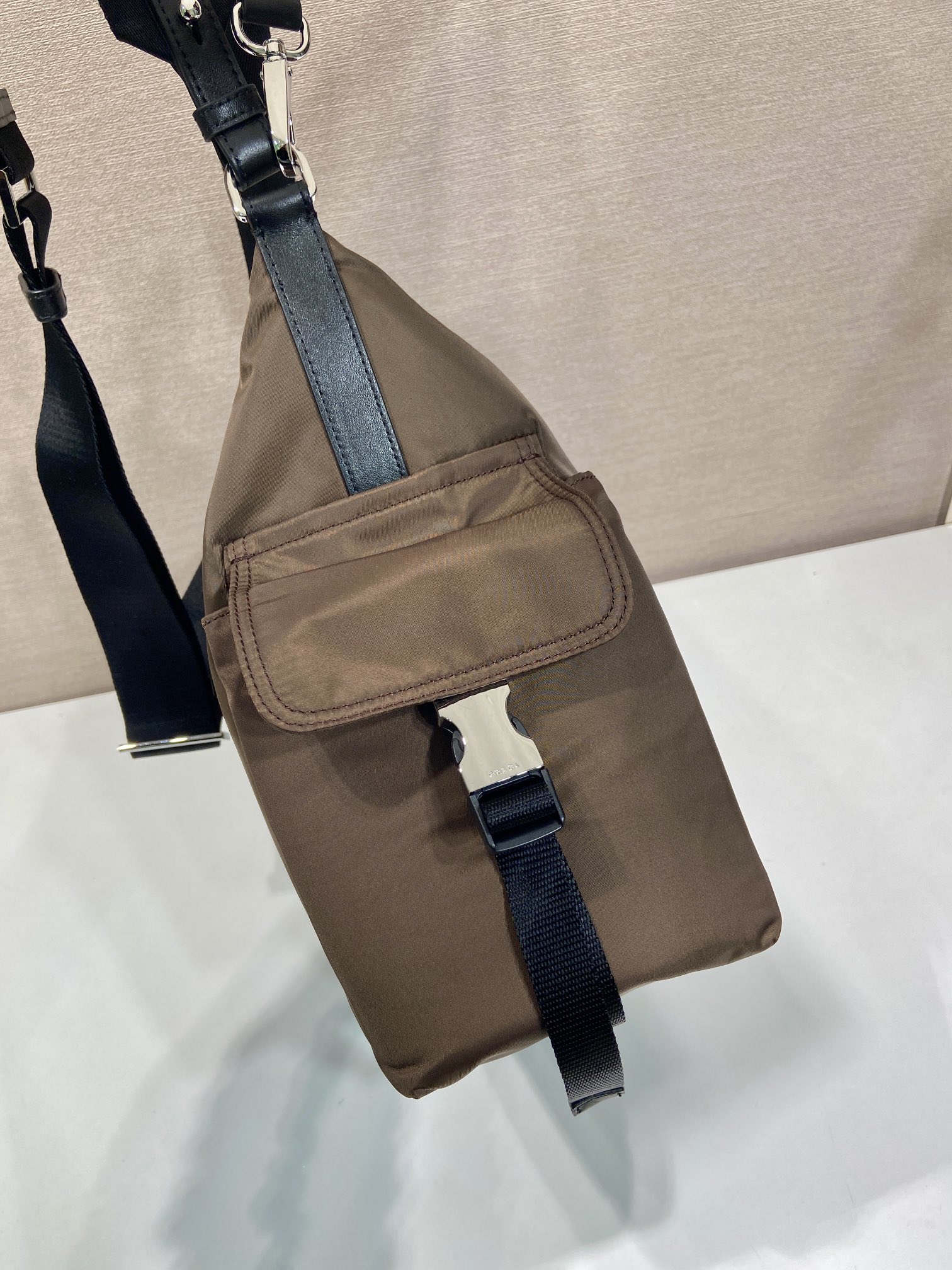 普拉达 PRADA  Explore 三角标 单肩手提包 尼龙 焦褐色 黑带 F02VH204_2DW3_F0038_V_OOO