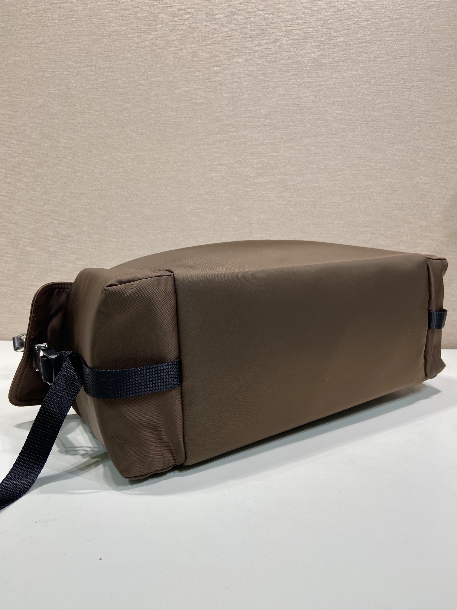 普拉达 PRADA  Explore 三角标 单肩手提包 尼龙 焦褐色 黑带 F02VH204_2DW3_F0038_V_OOO