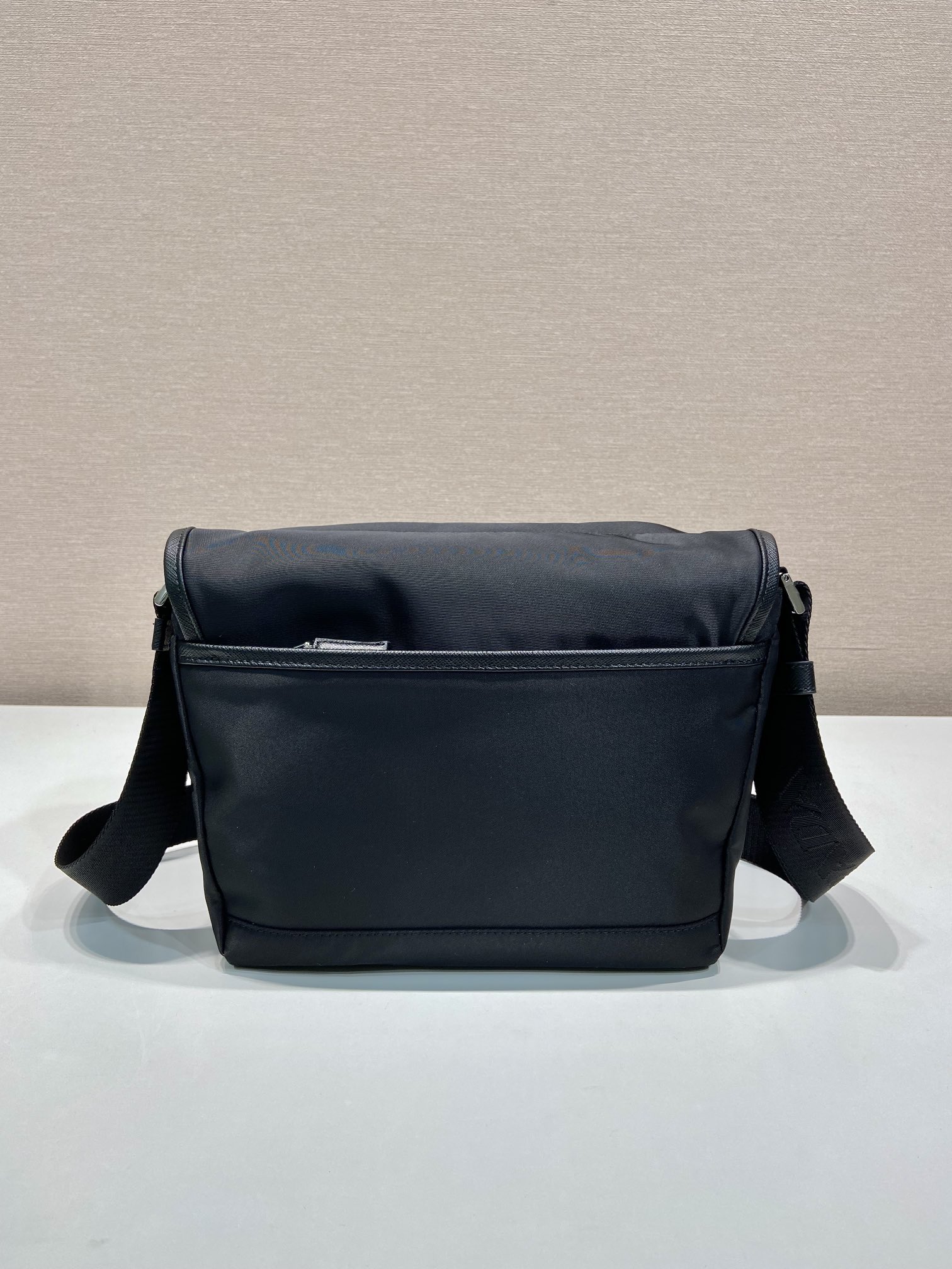 small 普拉达 PRADA Re-Nylon  复古三角形 邮差包 单肩包 斜挎包 黑色 F0 2VD066_2DMG_F0002
