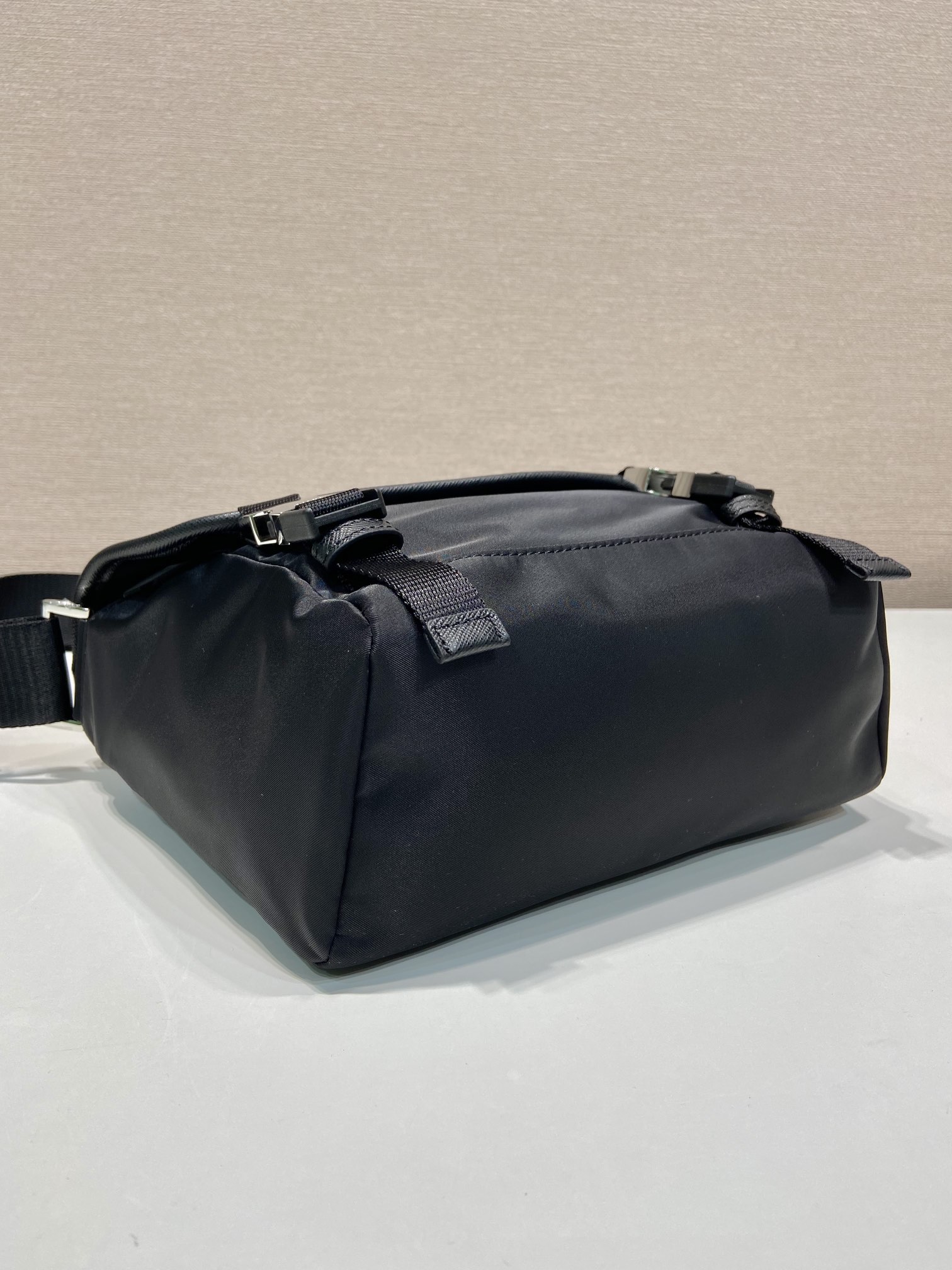 small 普拉达 PRADA Re-Nylon  复古三角形 邮差包 单肩包 斜挎包 黑色 F0 2VD066_2DMG_F0002