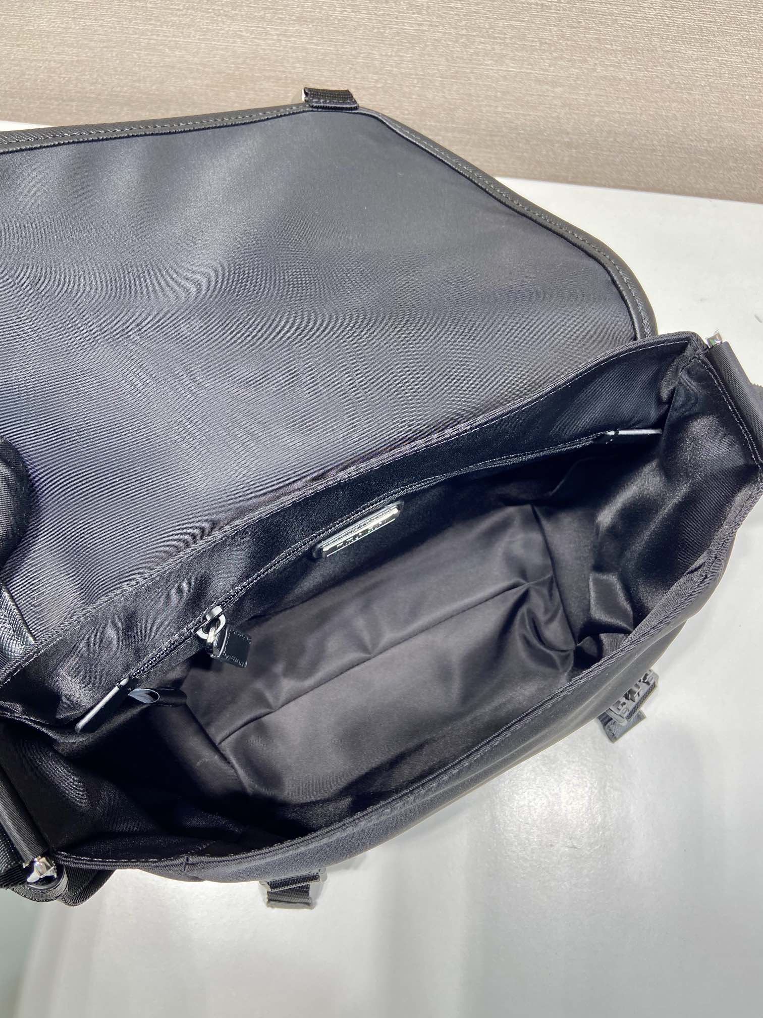 small 普拉达 PRADA Re-Nylon  复古三角形 邮差包 单肩包 斜挎包 黑色 F0 2VD066_2DMG_F0002