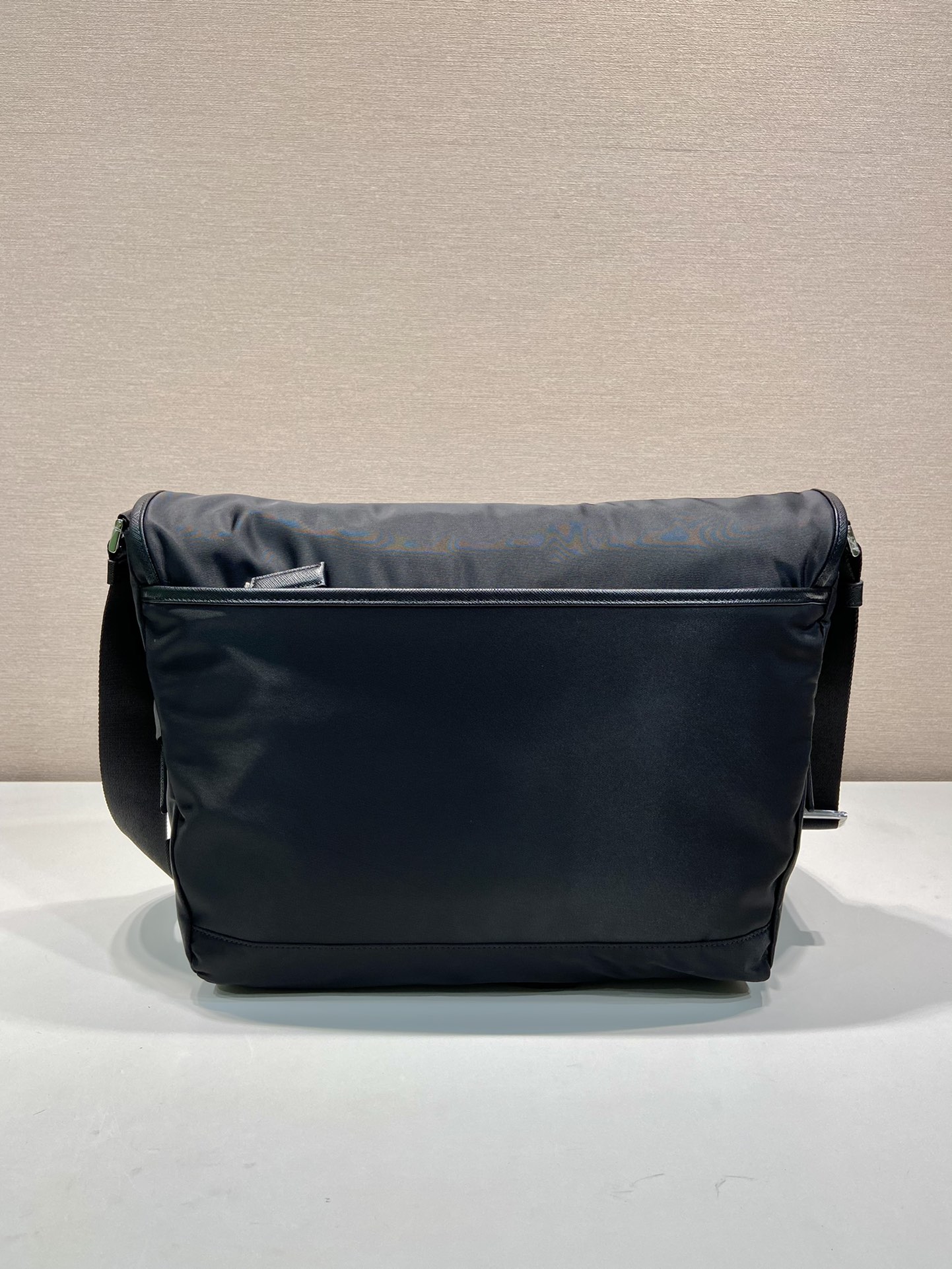 普拉达 PRADA Re-Nylon  复古三角形 邮差包 单肩包 斜挎包  尼龙黑色 F0 2VD052_2DMG_F0002_V_OOO