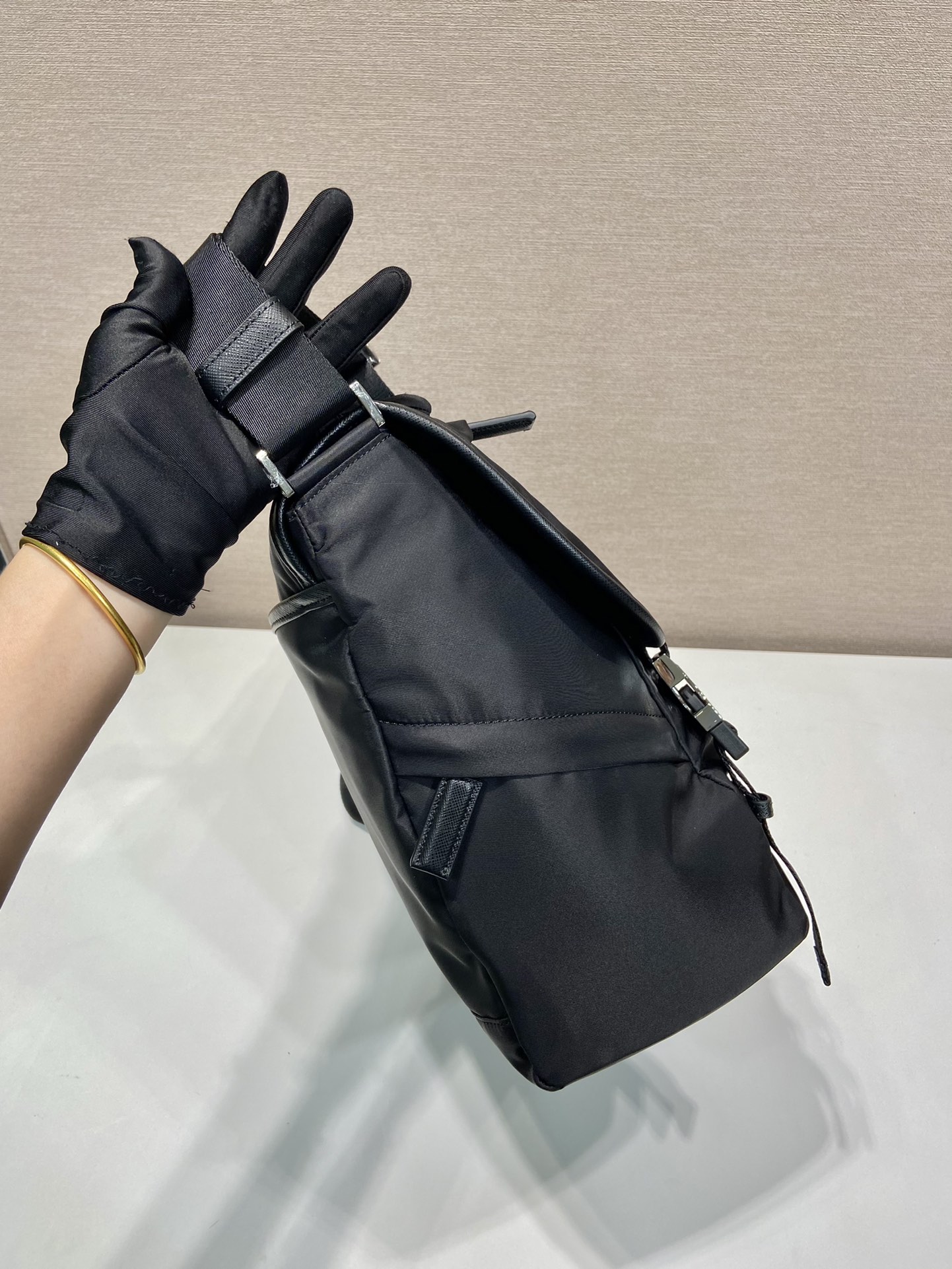 普拉达 PRADA Re-Nylon  复古三角形 邮差包 单肩包 斜挎包  尼龙黑色 F0 2VD052_2DMG_F0002_V_OOO