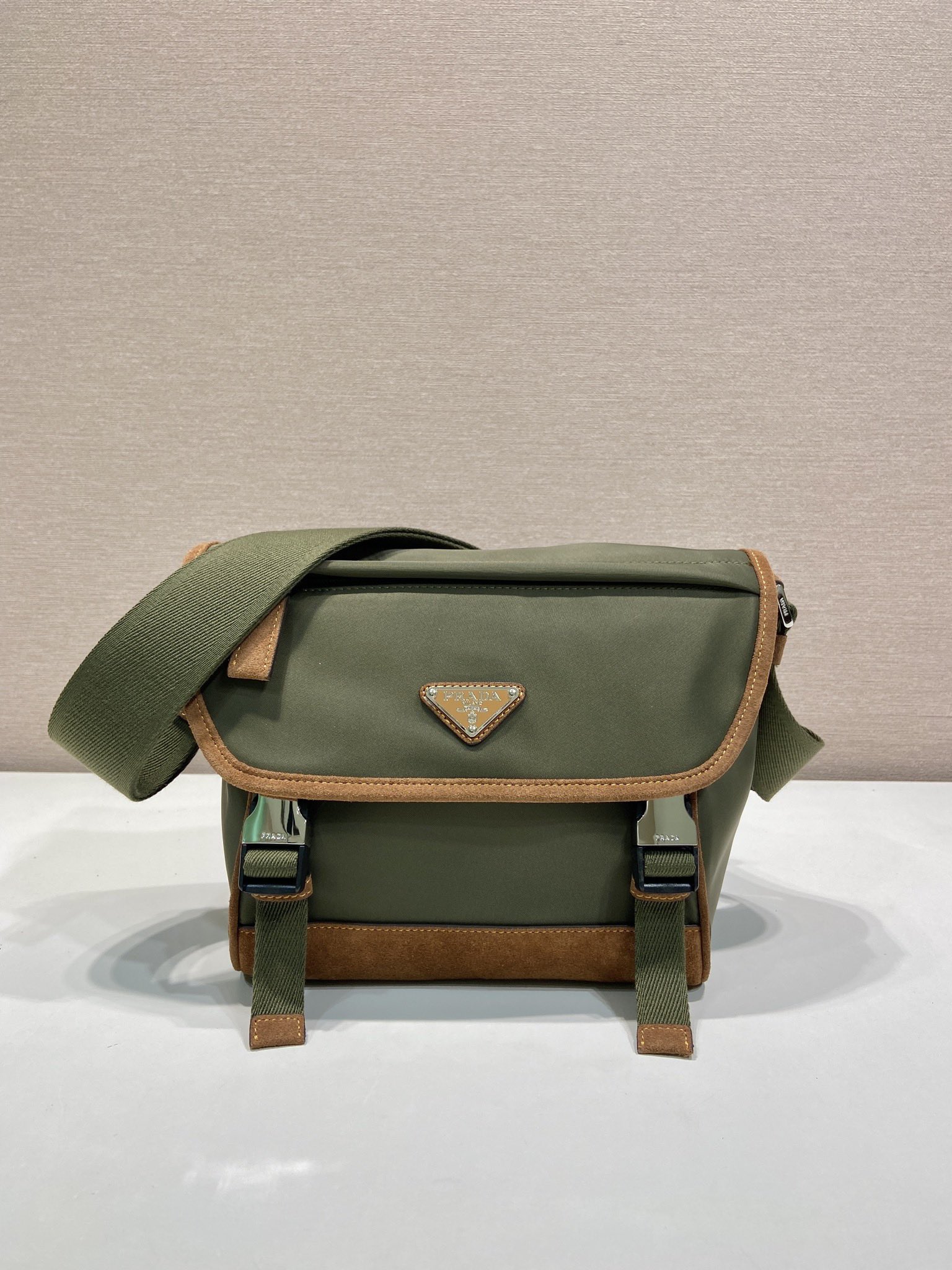 small 普拉达 PRADA Re-Nylon  复古三角形 邮差包 单肩包 斜挎包 棕色拼军绿色 F0 2VD066_384_F041O_V_OBF