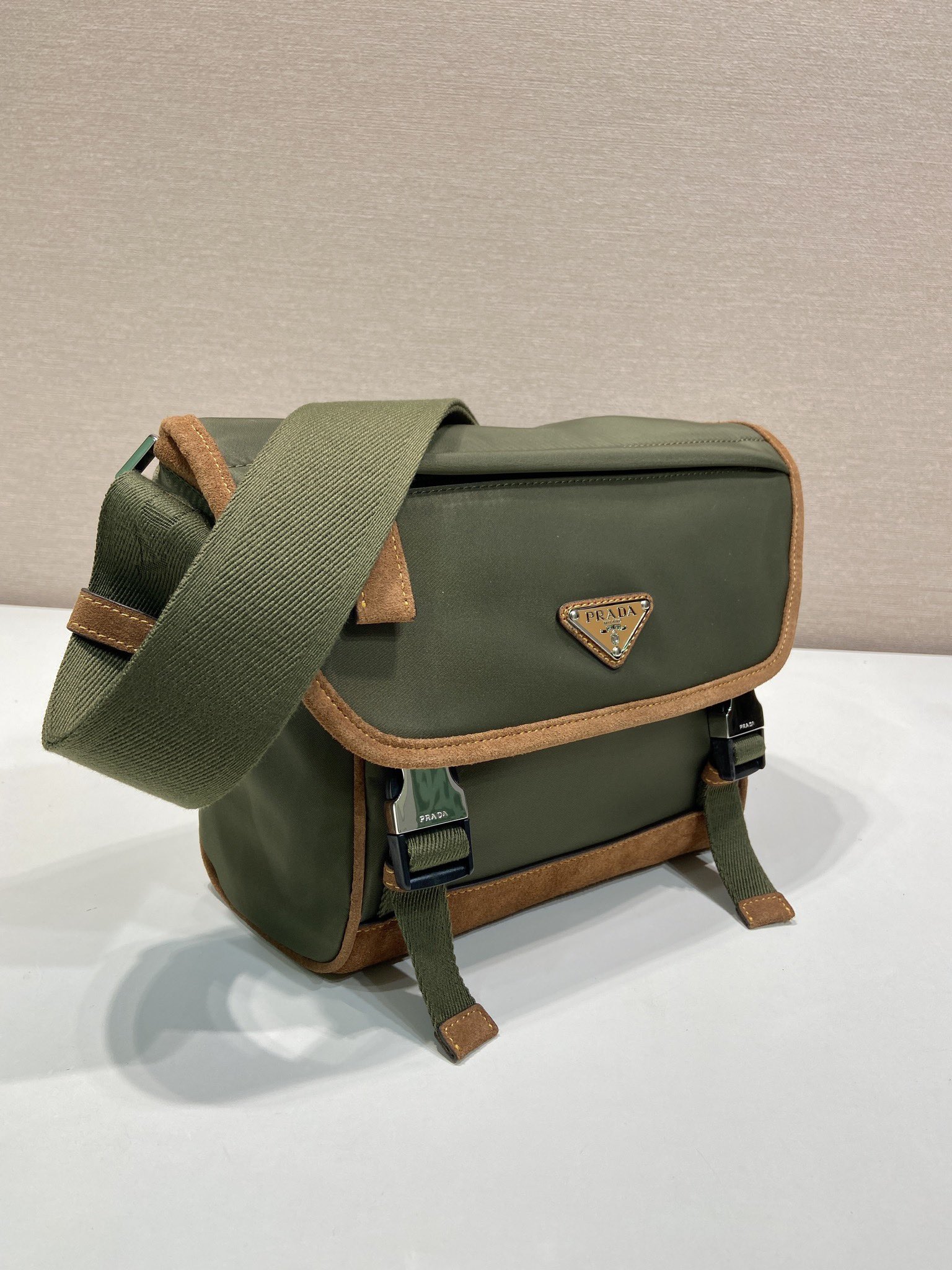 small 普拉达 PRADA Re-Nylon  复古三角形 邮差包 单肩包 斜挎包 棕色拼军绿色 F0 2VD066_384_F041O_V_OBF