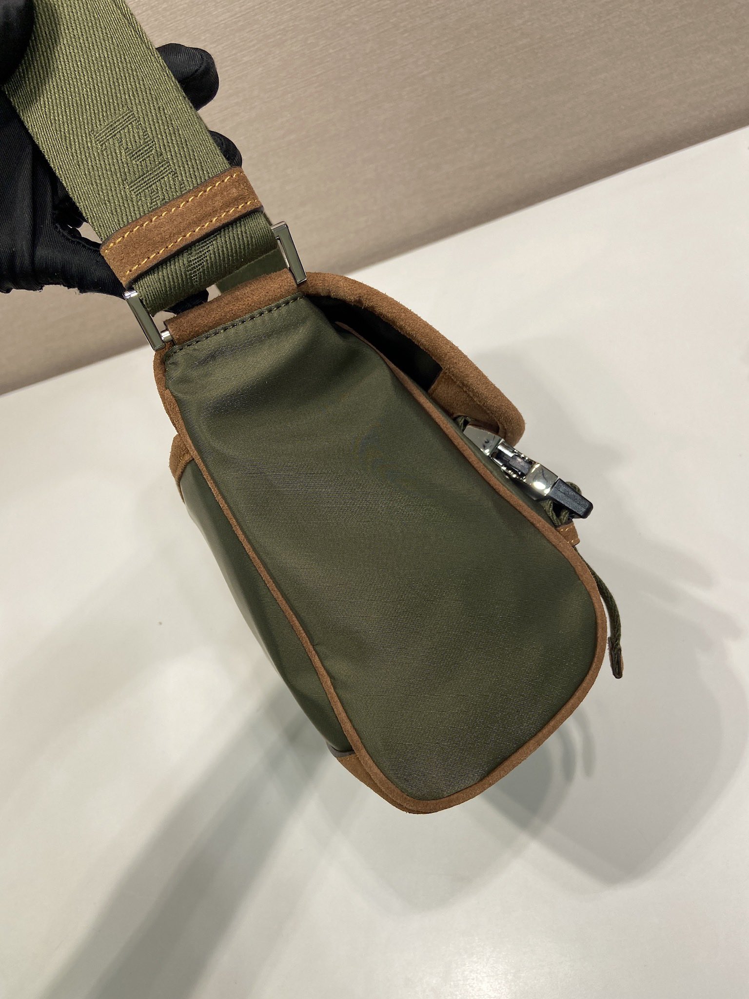 small 普拉达 PRADA Re-Nylon  复古三角形 邮差包 单肩包 斜挎包 棕色拼军绿色 F0 2VD066_384_F041O_V_OBF