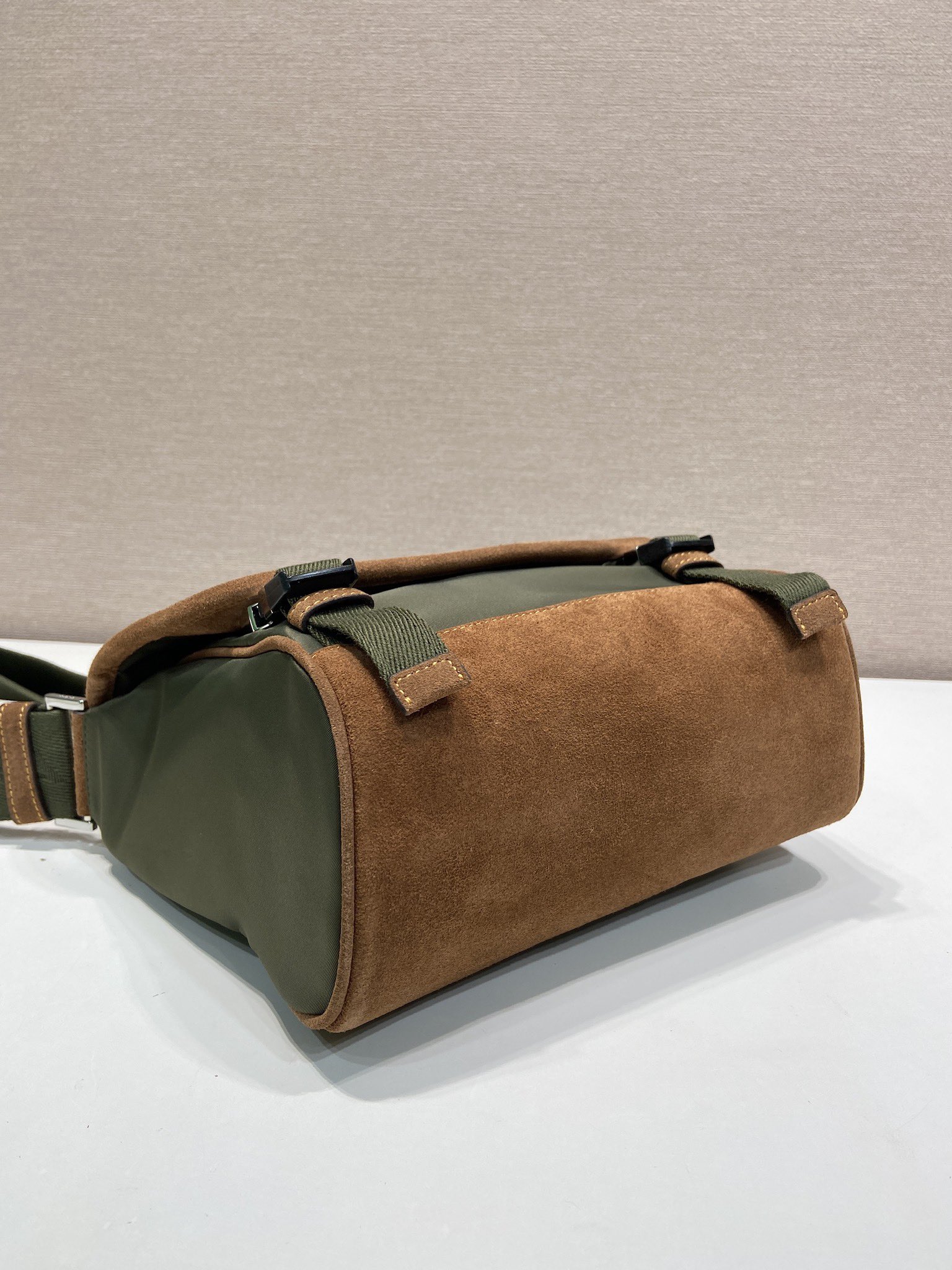 small 普拉达 PRADA Re-Nylon  复古三角形 邮差包 单肩包 斜挎包 棕色拼军绿色 F0 2VD066_384_F041O_V_OBF