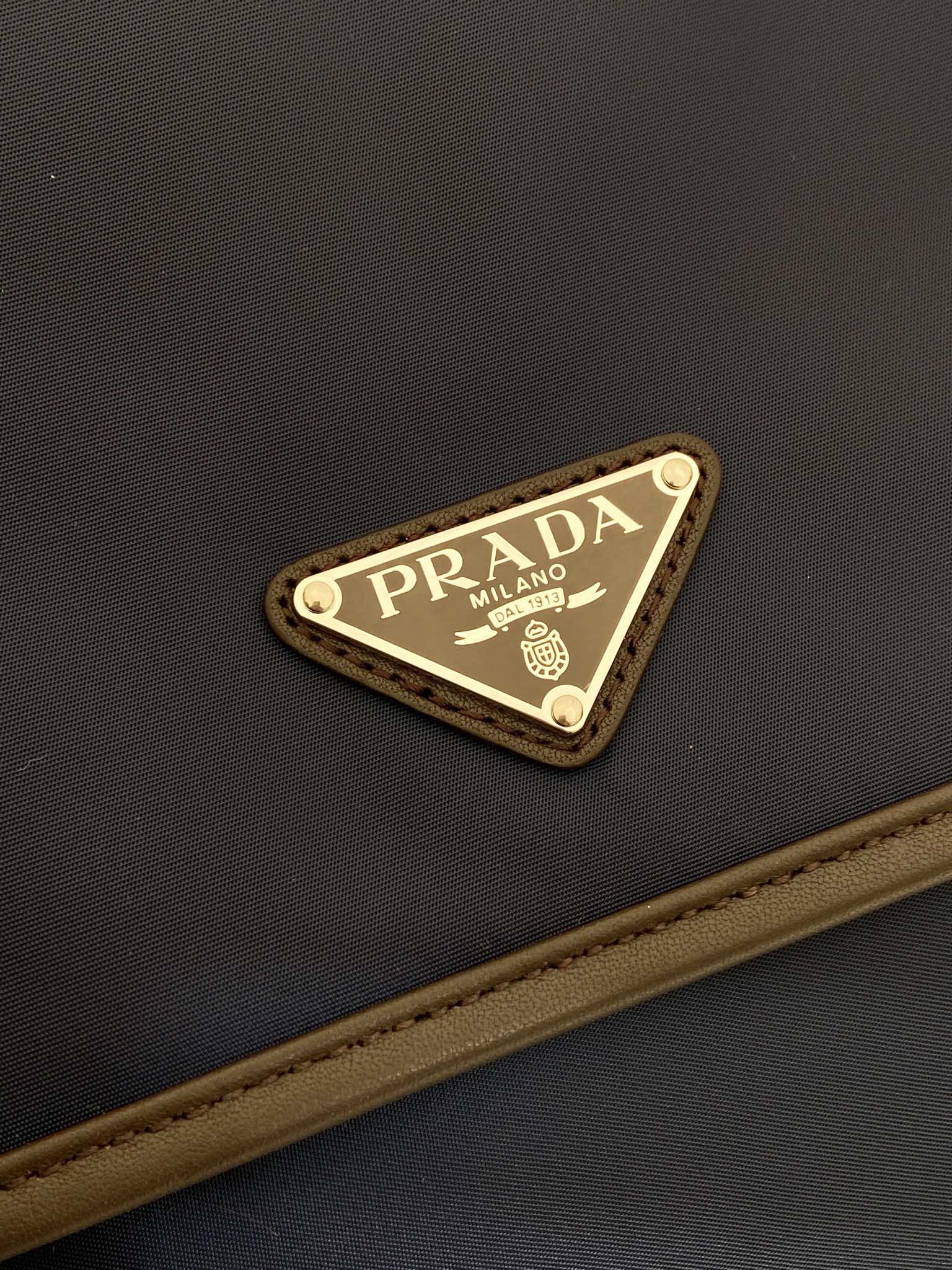普拉达 PRADA Re-Nylon  复古三角形 邮差包 单肩包 斜挎包 蓝色拼咖啡色 F0 2VD052_384_F0C1B