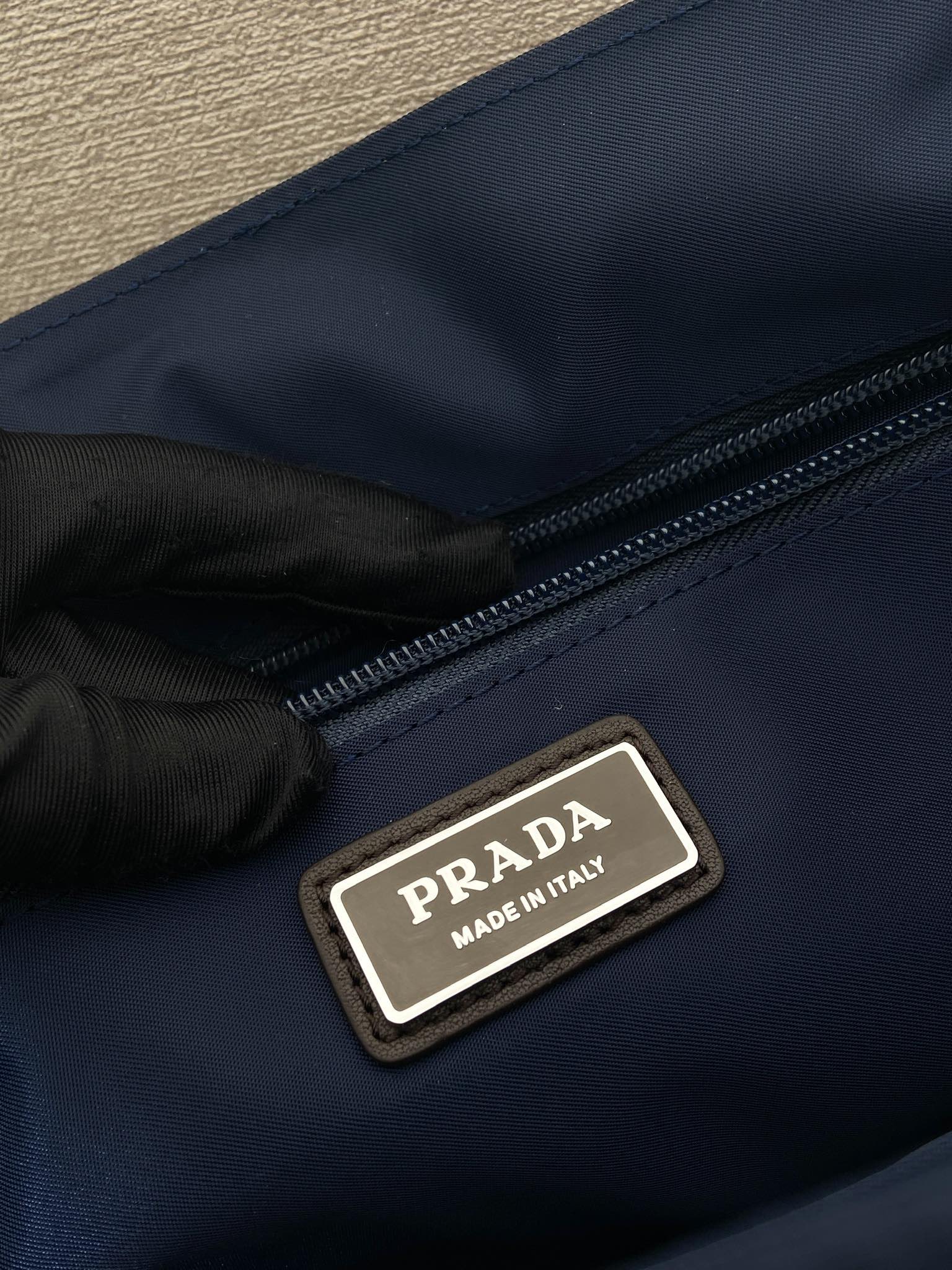 普拉达 PRADA Re-Nylon  复古三角形 邮差包 单肩包 斜挎包 蓝色拼咖啡色 F0 2VD052_384_F0C1B