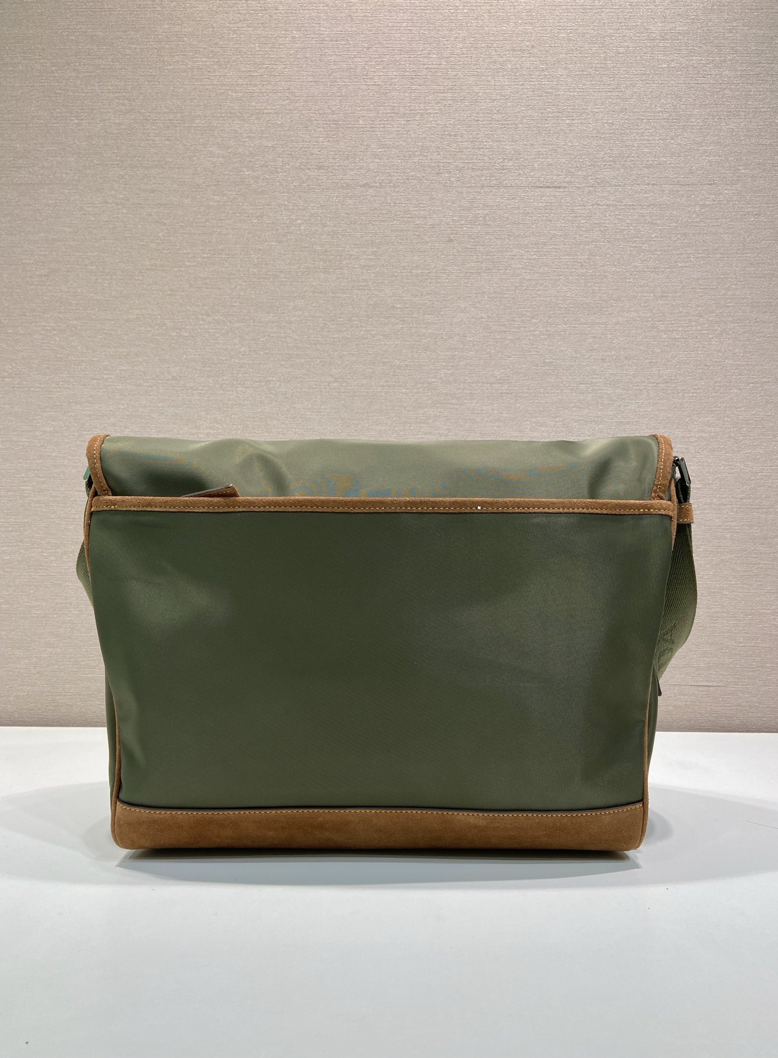 普拉达 PRADA Re-Nylon  复古三角形 邮差包 单肩包 斜挎包 军绿色拼焦糖色 F0 2VD052_2CX2_F03UQ_V_OYH